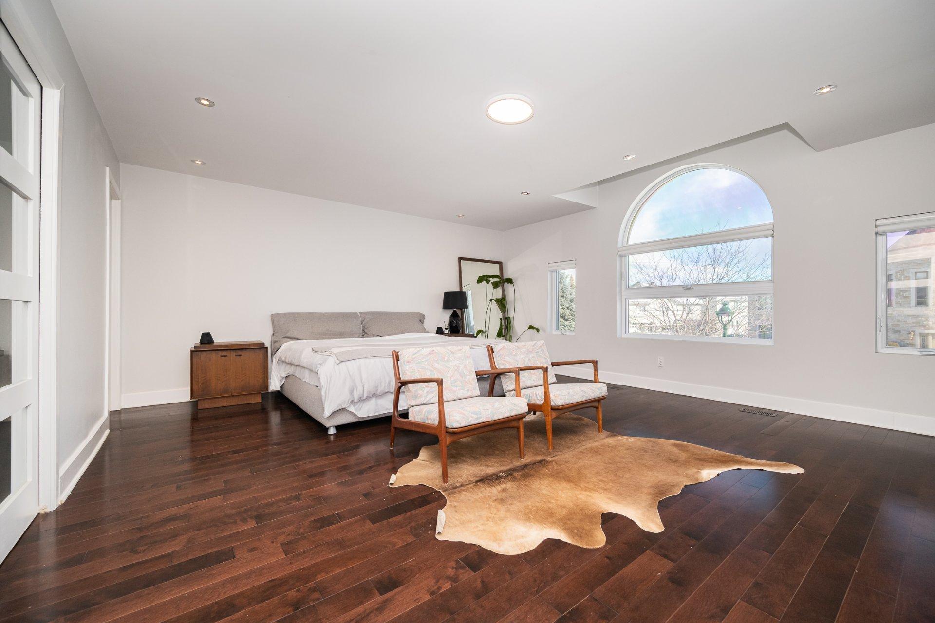 









2738


Carré Denise-Pelletier

,
Montréal (Saint-Laurent),




QC
H4R2T3

