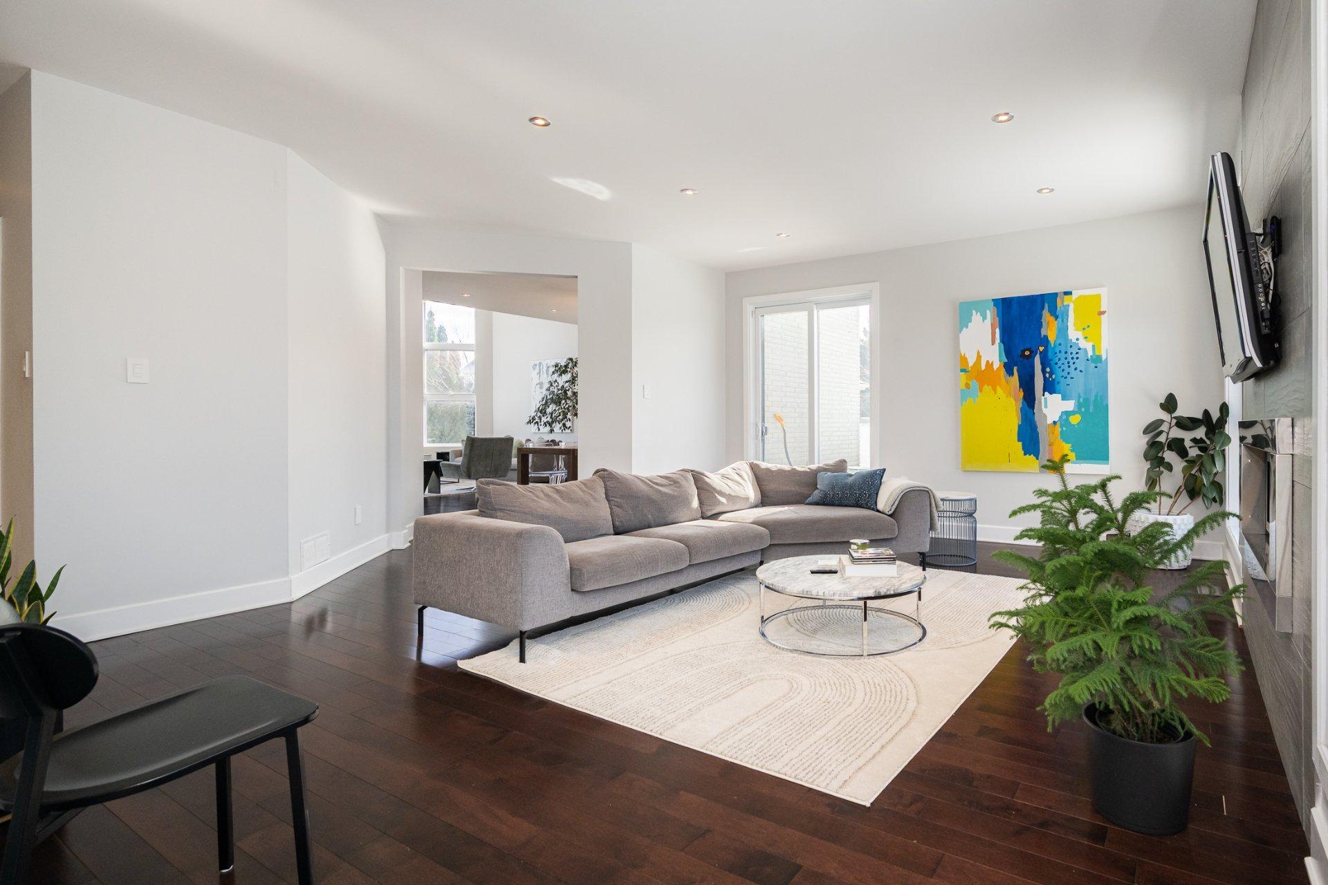 









2738


Carré Denise-Pelletier

,
Montréal (Saint-Laurent),




QC
H4R2T3

