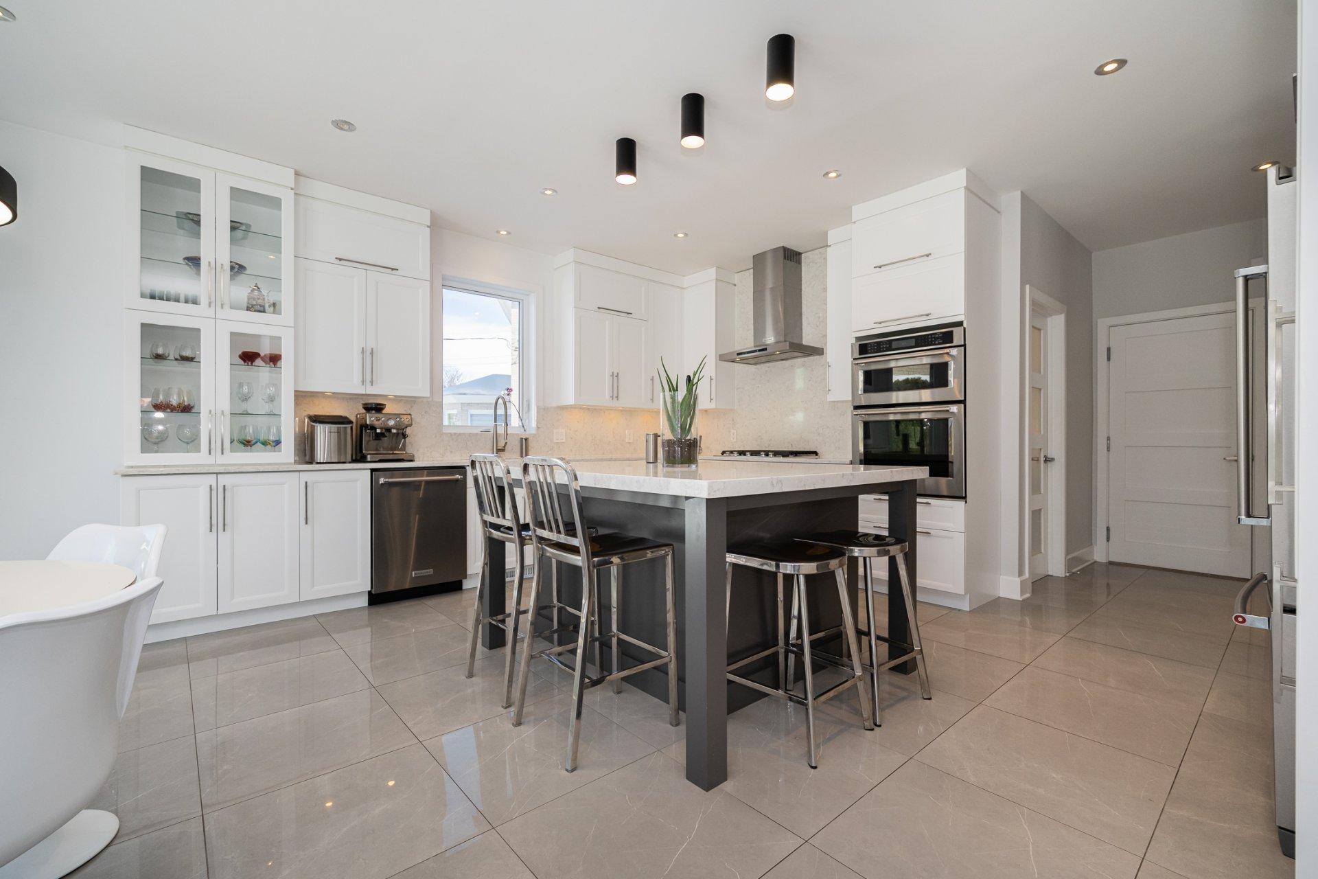 









2738


Carré Denise-Pelletier

,
Montréal (Saint-Laurent),




QC
H4R2T3

