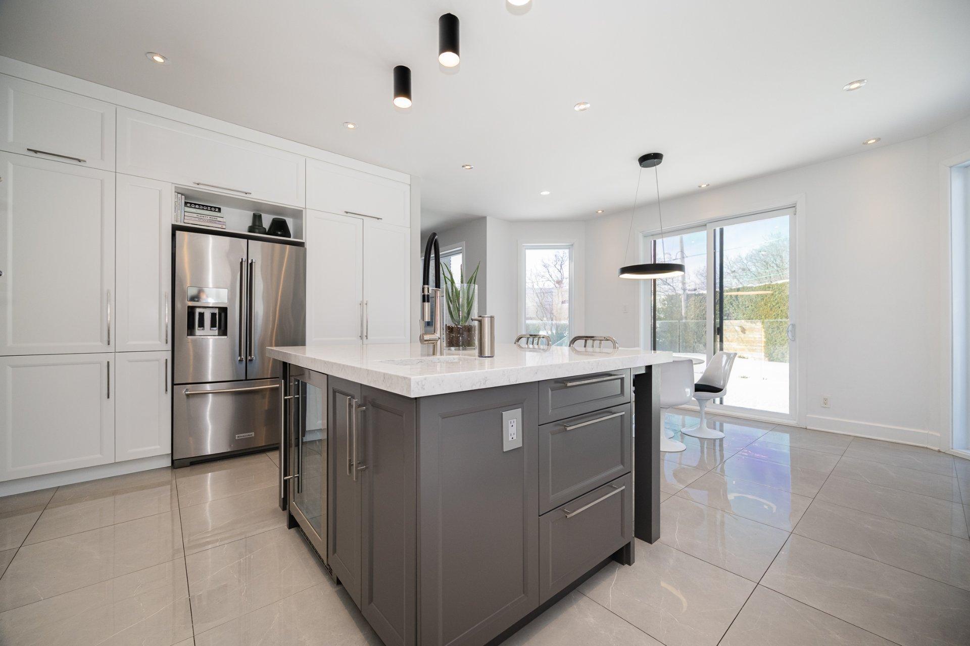 









2738


Carré Denise-Pelletier

,
Montréal (Saint-Laurent),




QC
H4R2T3

