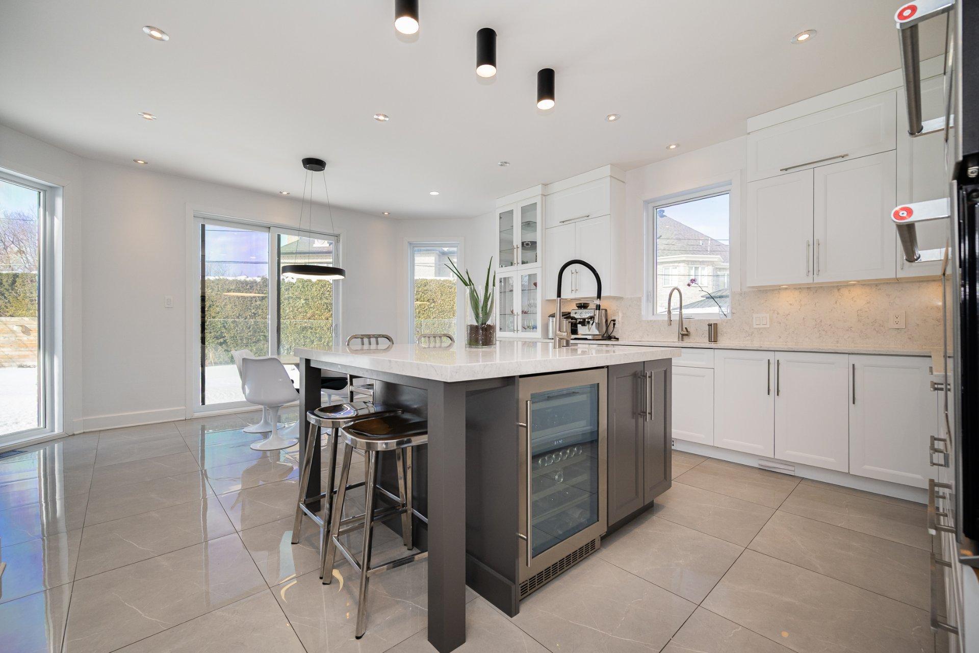 









2738


Carré Denise-Pelletier

,
Montréal (Saint-Laurent),




QC
H4R2T3

