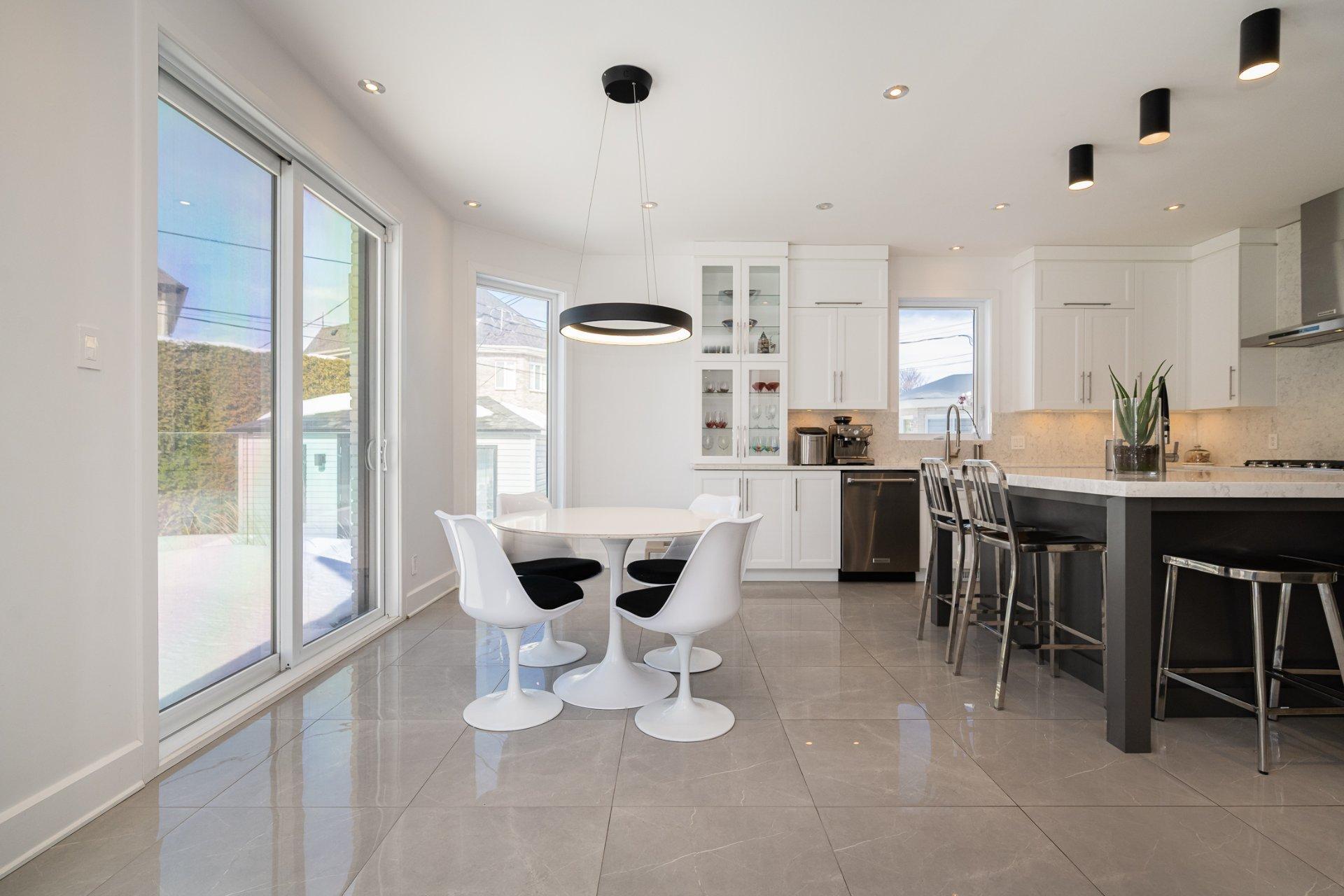 









2738


Carré Denise-Pelletier

,
Montréal (Saint-Laurent),




QC
H4R2T3

