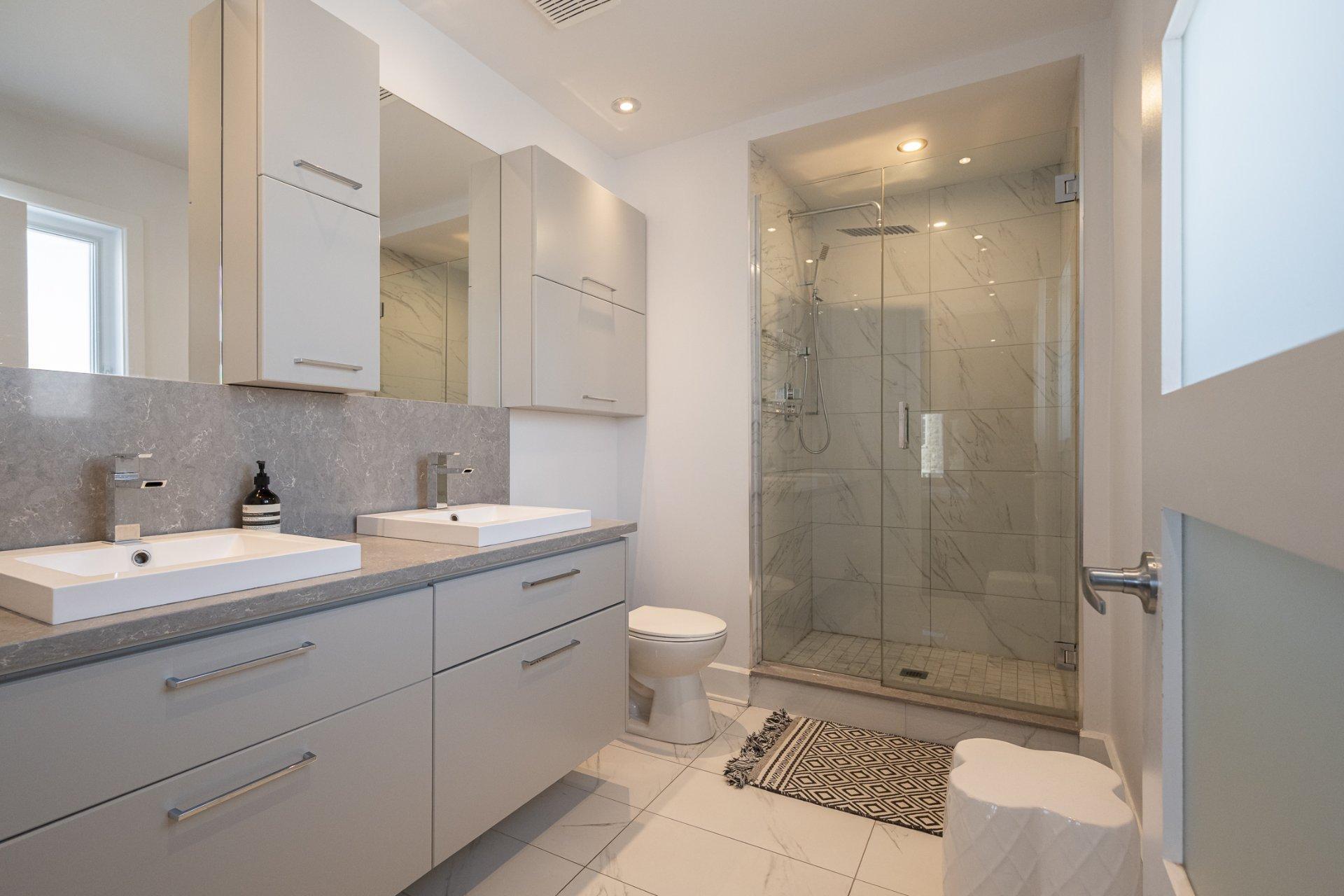 









2738


Carré Denise-Pelletier

,
Montréal (Saint-Laurent),




QC
H4R2T3

