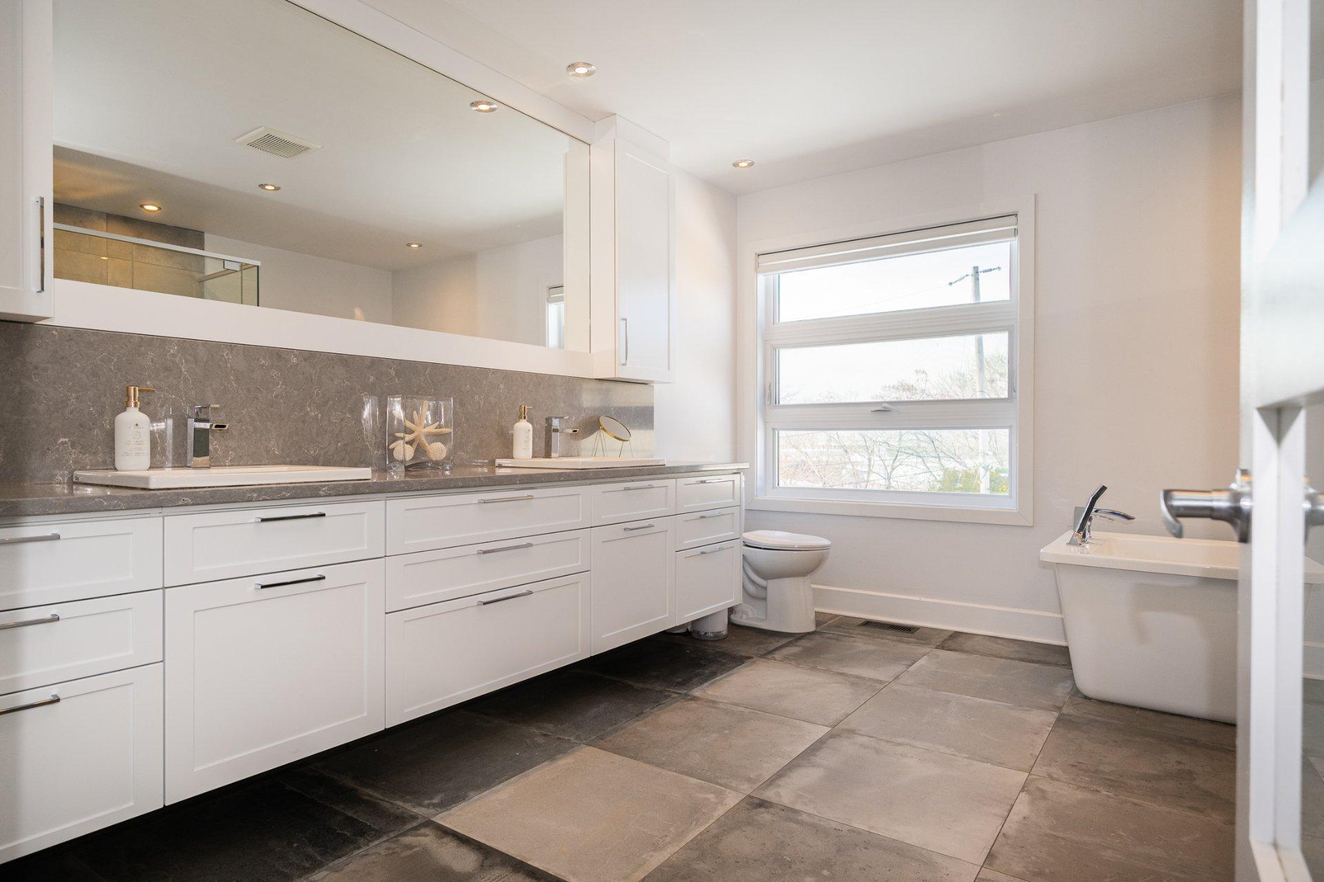 









2738


Carré Denise-Pelletier

,
Montréal (Saint-Laurent),




QC
H4R2T3

