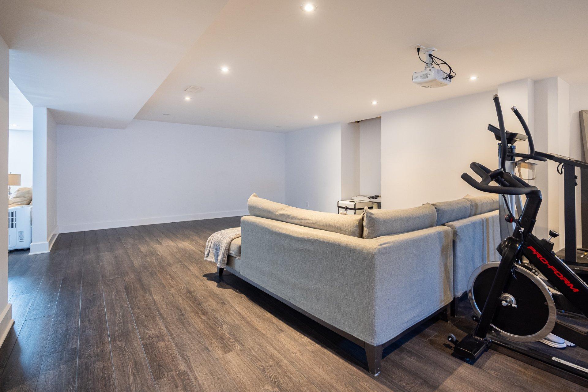 









2738


Carré Denise-Pelletier

,
Montréal (Saint-Laurent),




QC
H4R2T3

