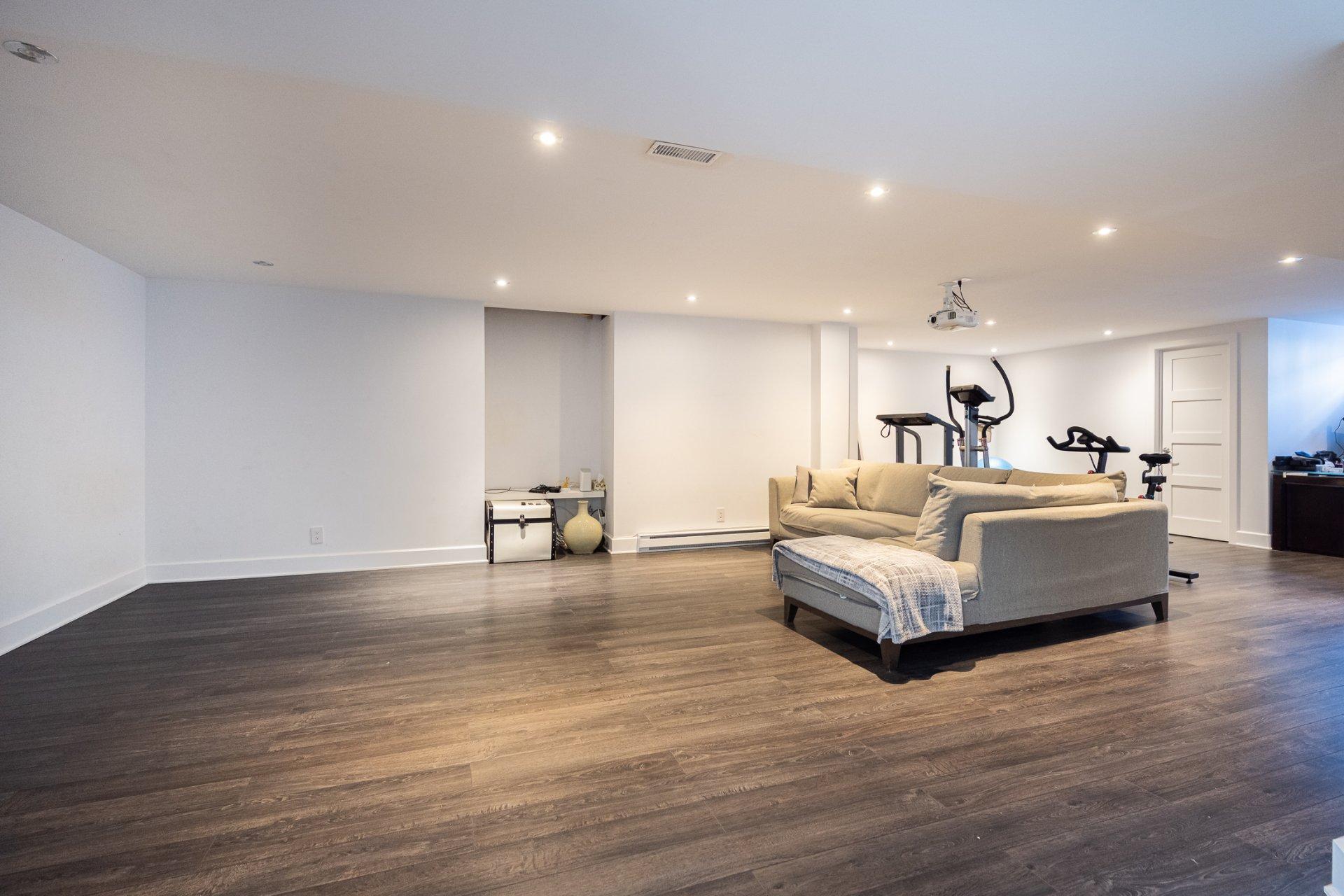 









2738


Carré Denise-Pelletier

,
Montréal (Saint-Laurent),




QC
H4R2T3

