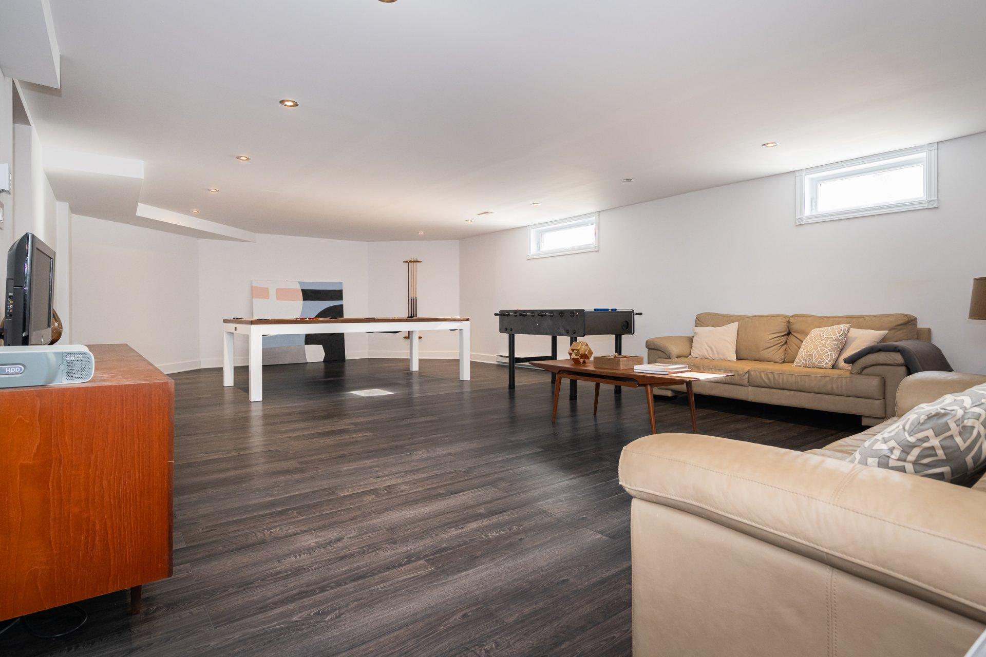 









2738


Carré Denise-Pelletier

,
Montréal (Saint-Laurent),




QC
H4R2T3

