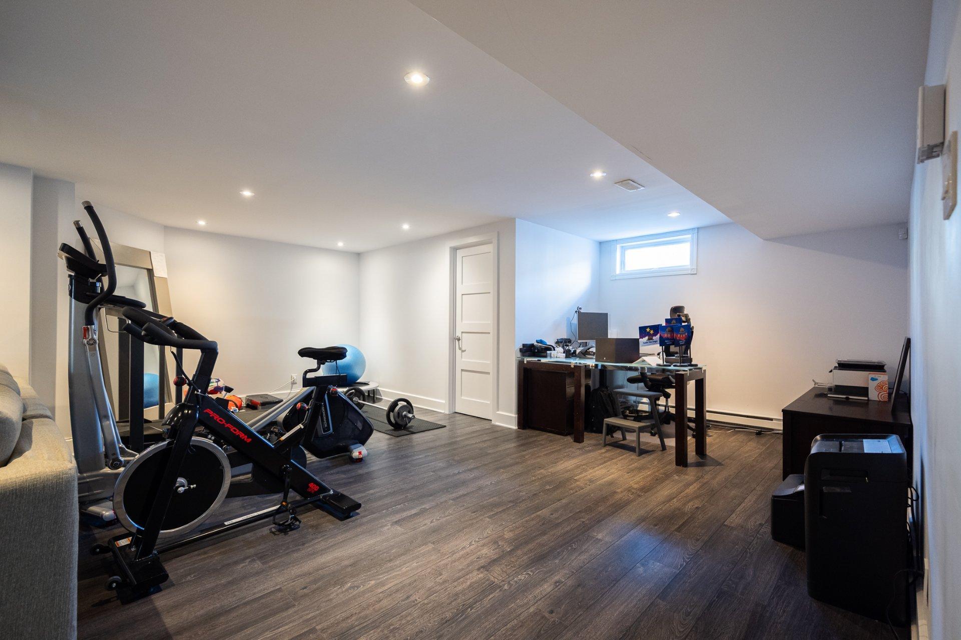 









2738


Carré Denise-Pelletier

,
Montréal (Saint-Laurent),




QC
H4R2T3

