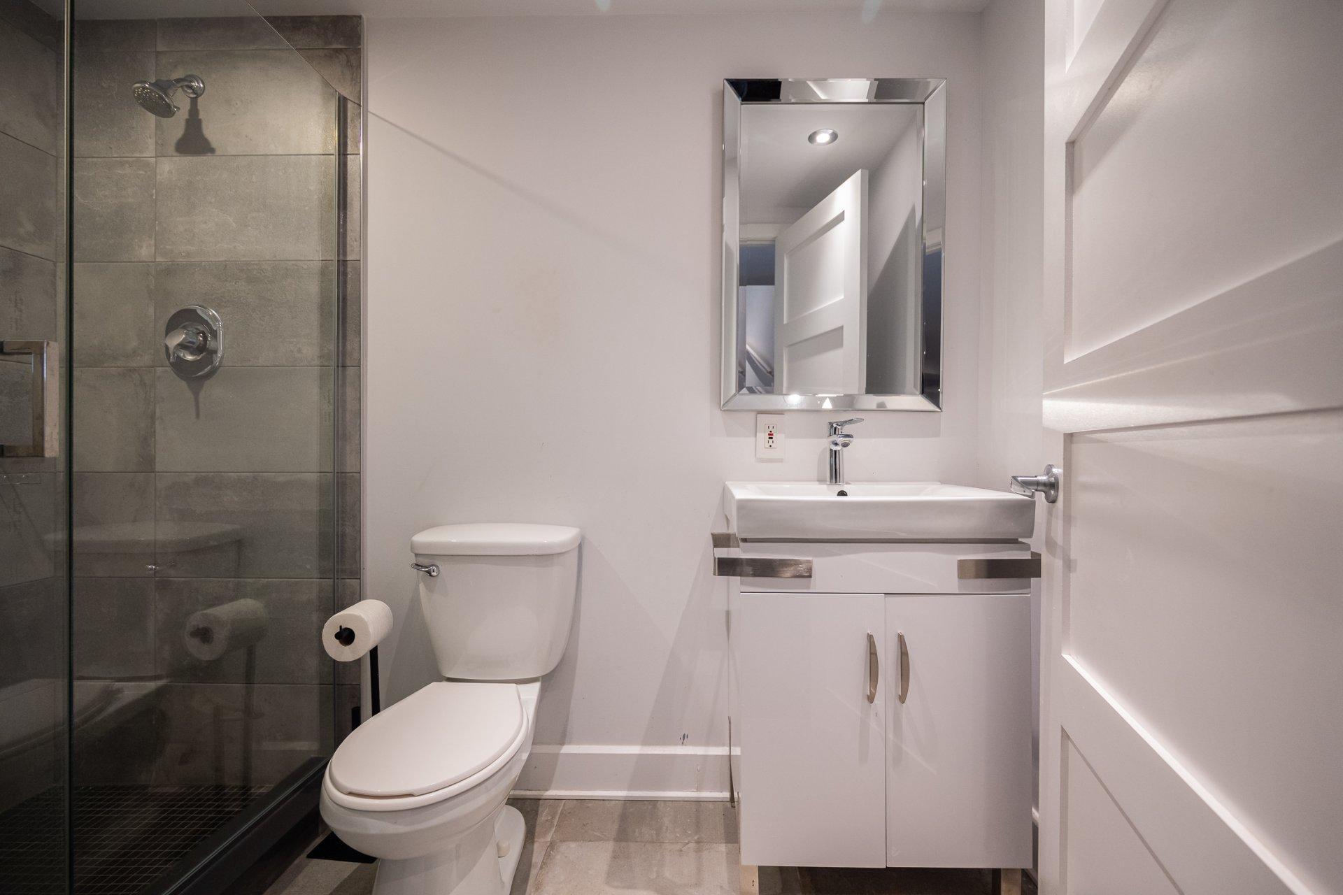 









2738


Carré Denise-Pelletier

,
Montréal (Saint-Laurent),




QC
H4R2T3

