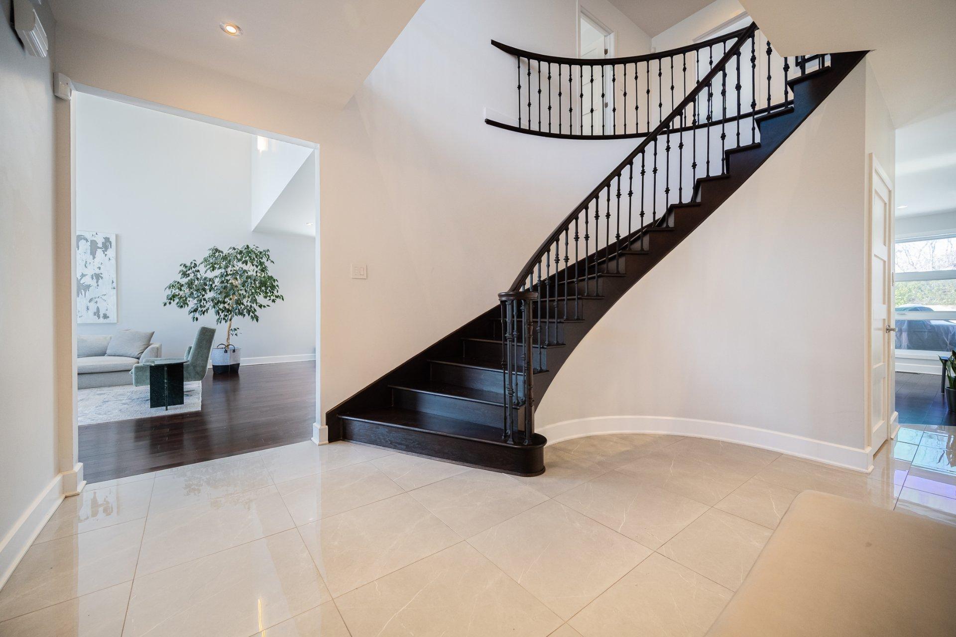 









2738


Carré Denise-Pelletier

,
Montréal (Saint-Laurent),




QC
H4R2T3

