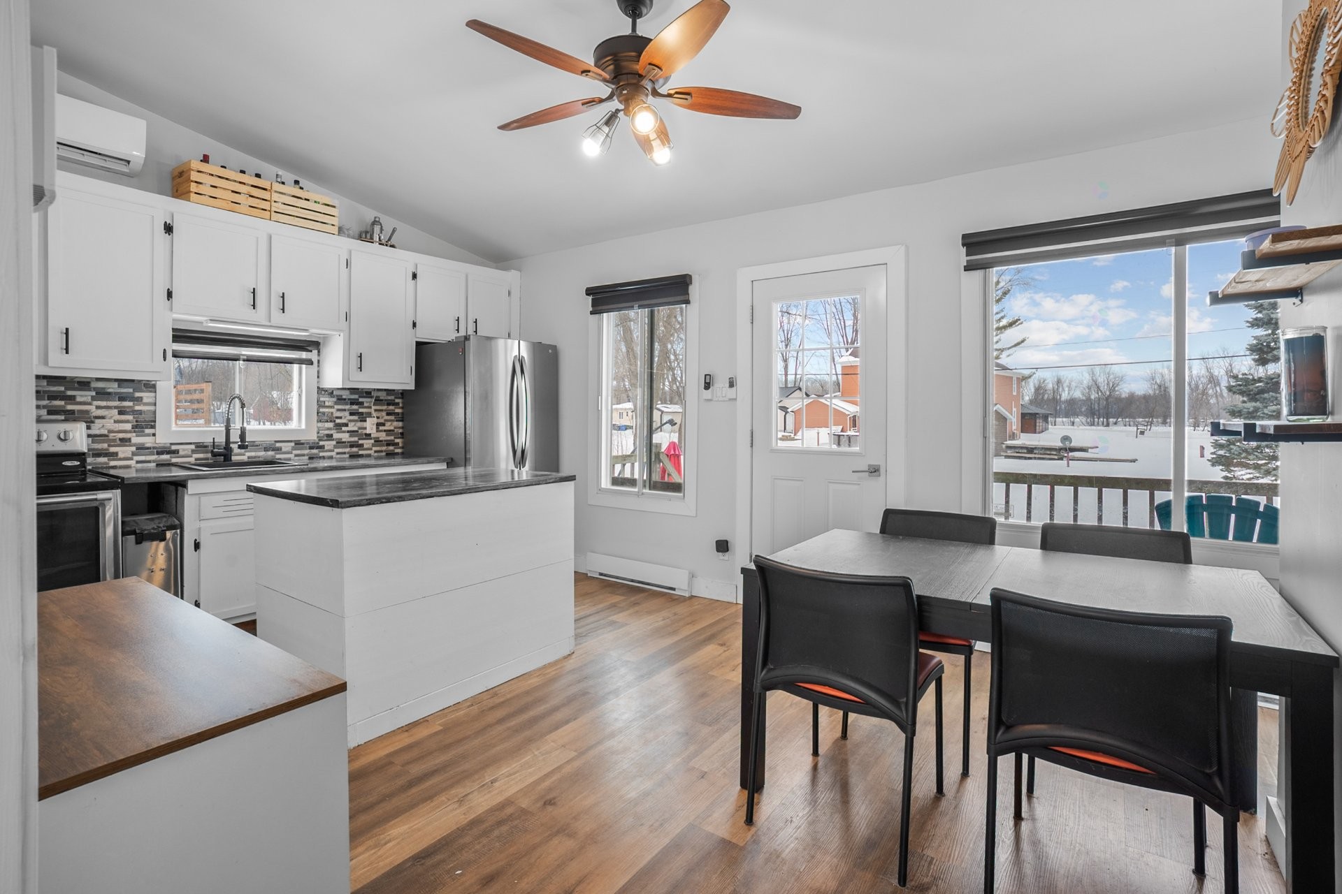 









58


Rg de l'Ile-St-Jean

,
Saint-François-du-Lac,




QC
J0G1M0

