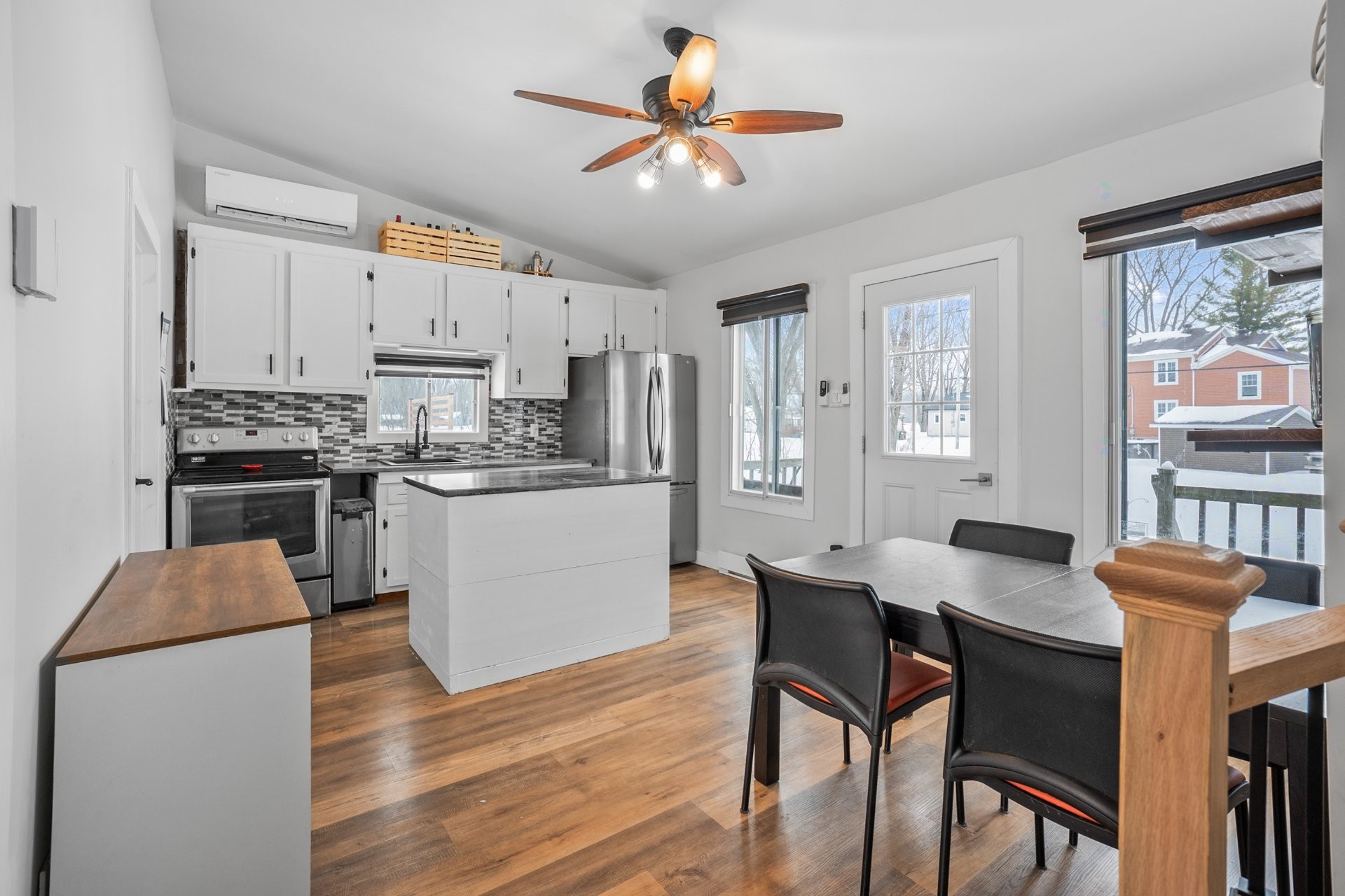 









58


Rg de l'Ile-St-Jean

,
Saint-François-du-Lac,




QC
J0G1M0

