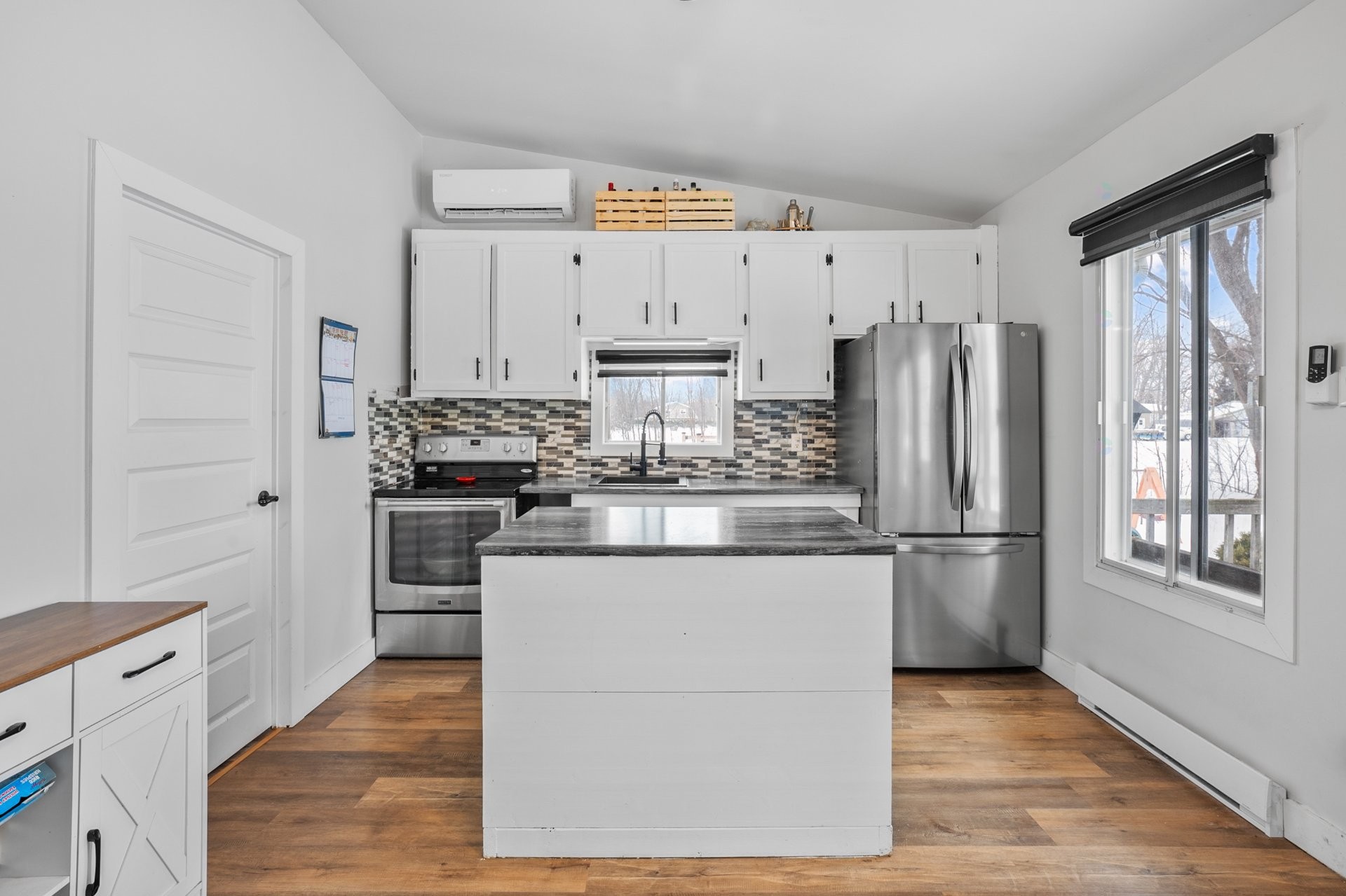 









58


Rg de l'Ile-St-Jean

,
Saint-François-du-Lac,




QC
J0G1M0

