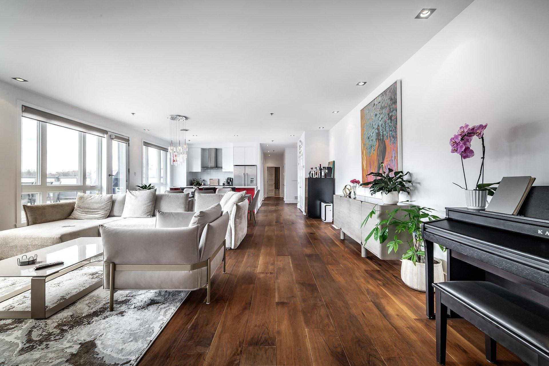 









2285


Av. Ekers

, PH404,
Mont-Royal,




QC
H3S1C6

