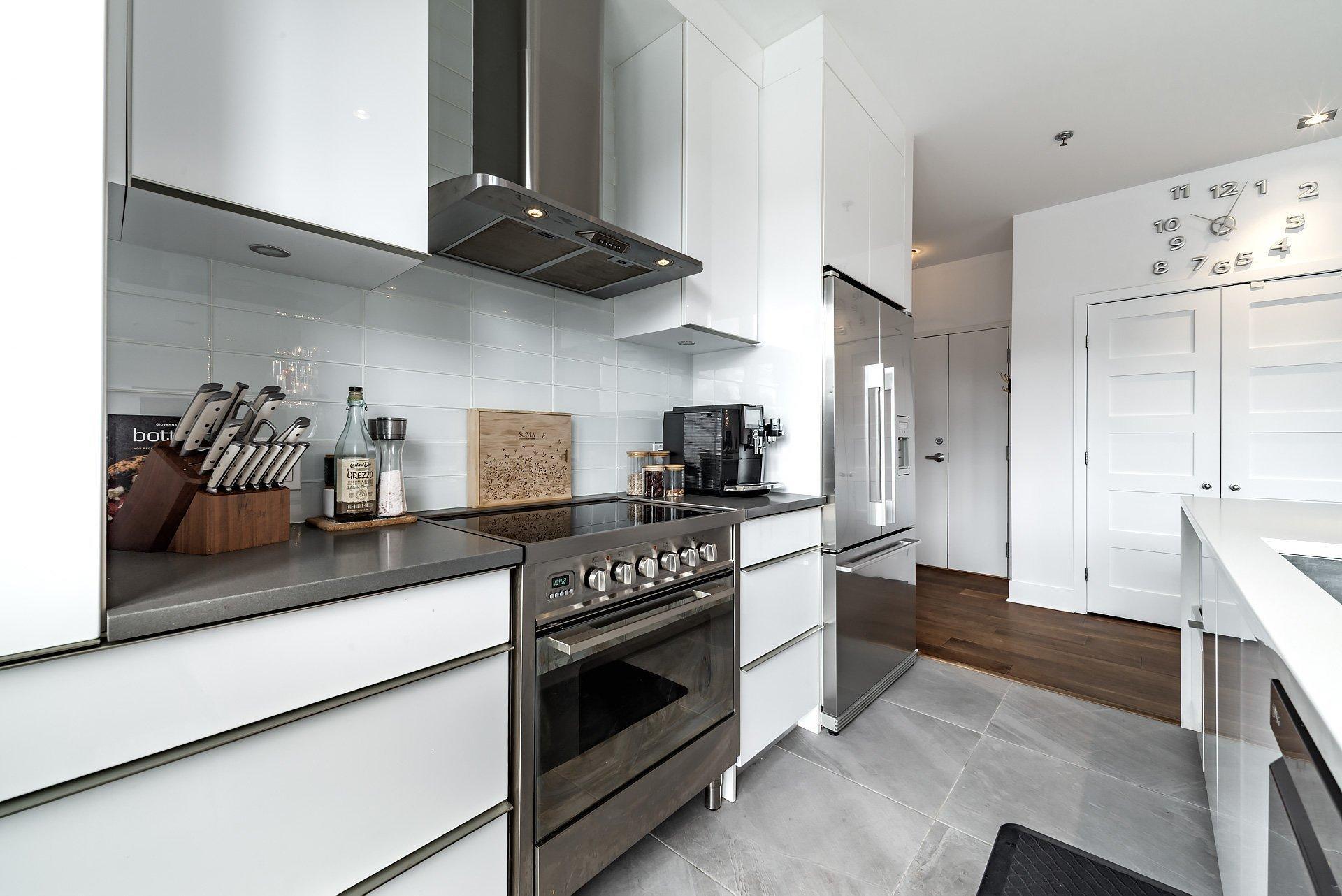 









2285


Av. Ekers

, PH404,
Mont-Royal,




QC
H3S1C6

