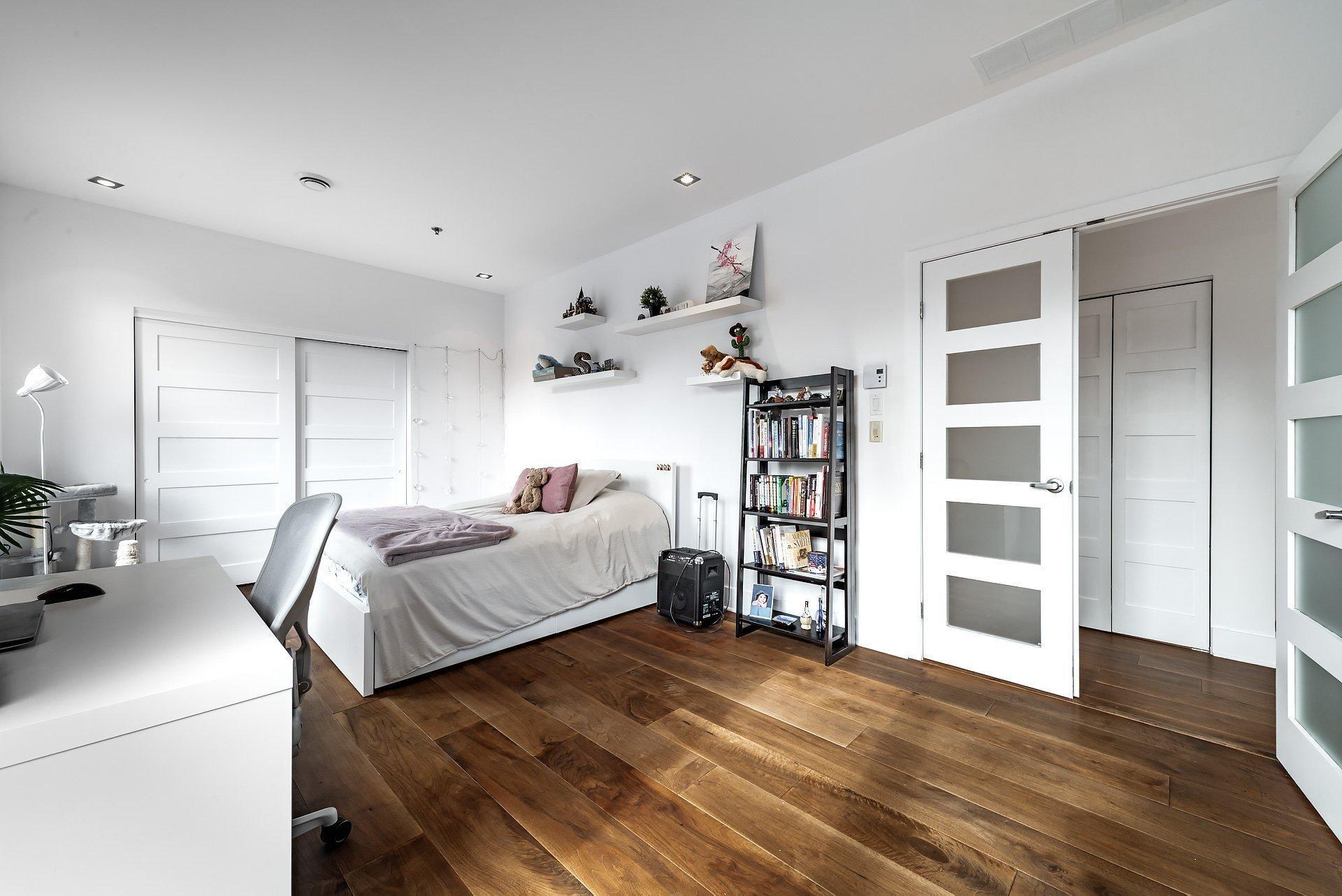 









2285


Av. Ekers

, PH404,
Mont-Royal,




QC
H3S1C6

