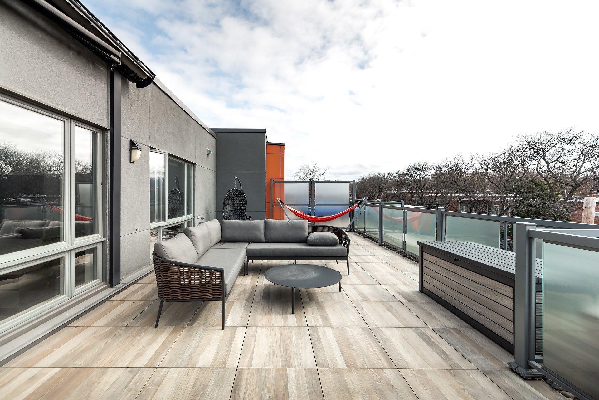 









2285


Av. Ekers

, PH404,
Mont-Royal,




QC
H3S1C6

