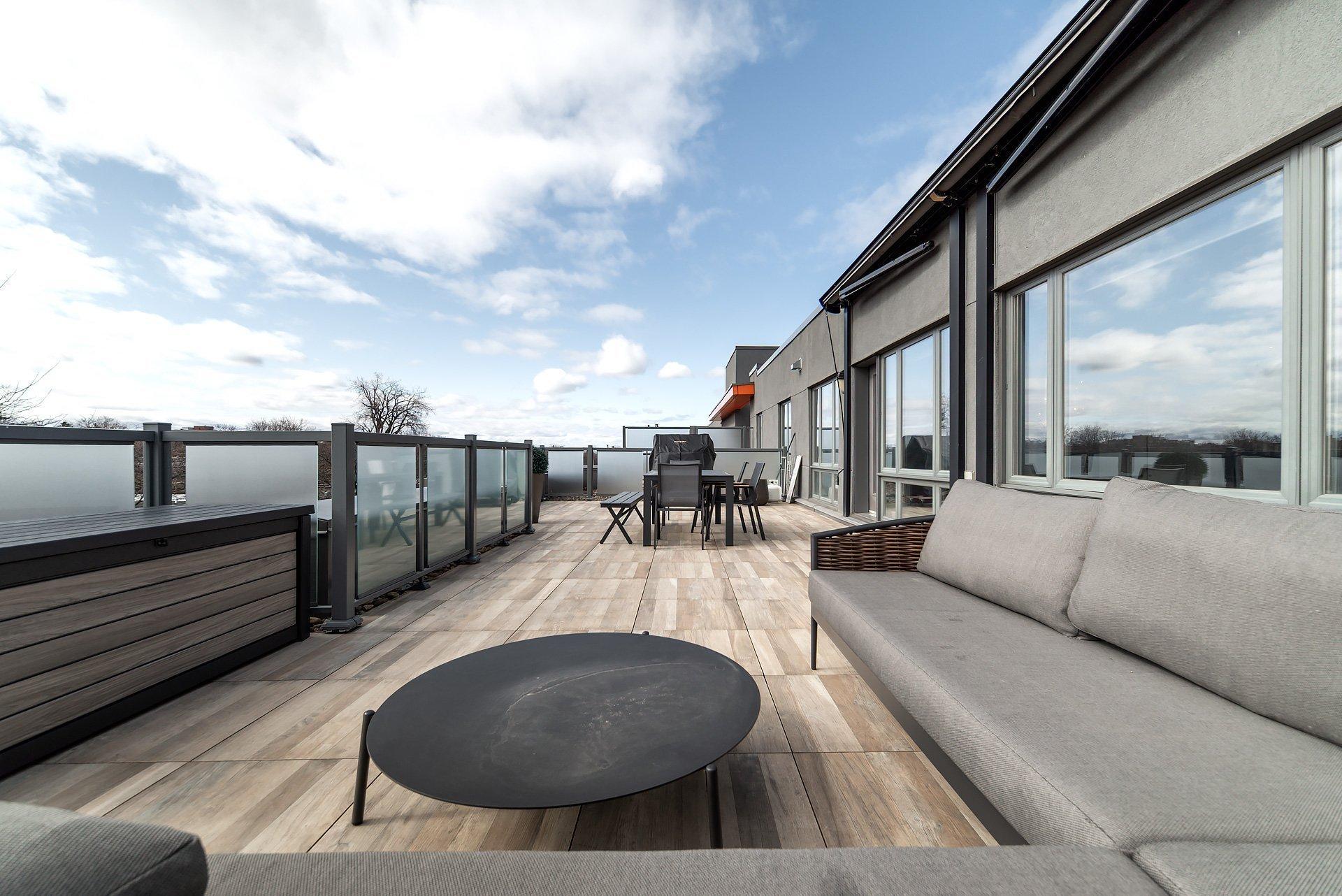 









2285


Av. Ekers

, PH404,
Mont-Royal,




QC
H3S1C6

