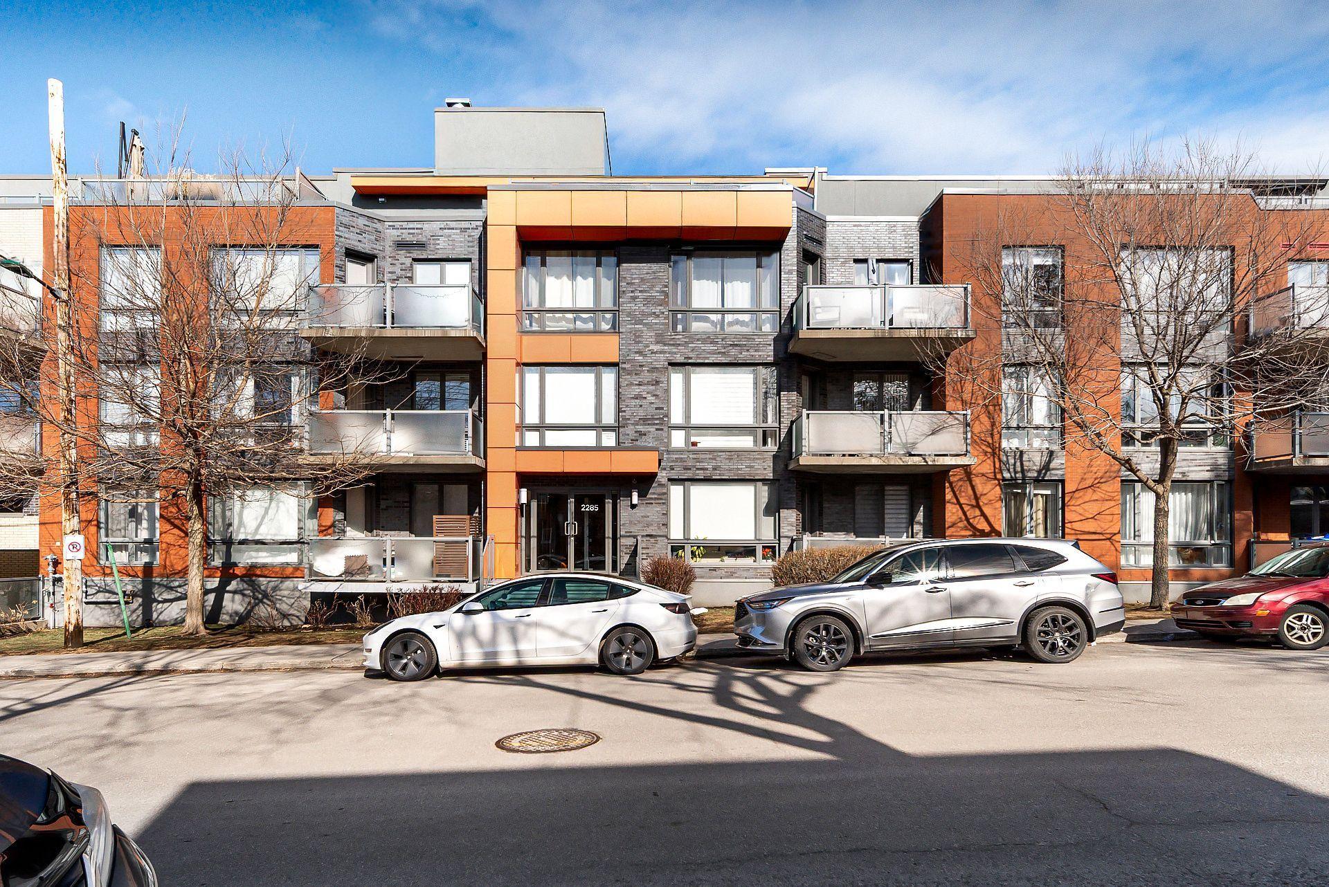 









2285


Av. Ekers

, PH404,
Mont-Royal,




QC
H3S1C6

