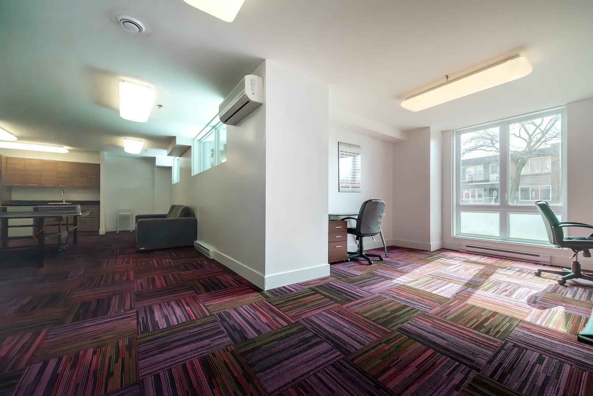 









2285


Av. Ekers

, PH404,
Mont-Royal,




QC
H3S1C6

