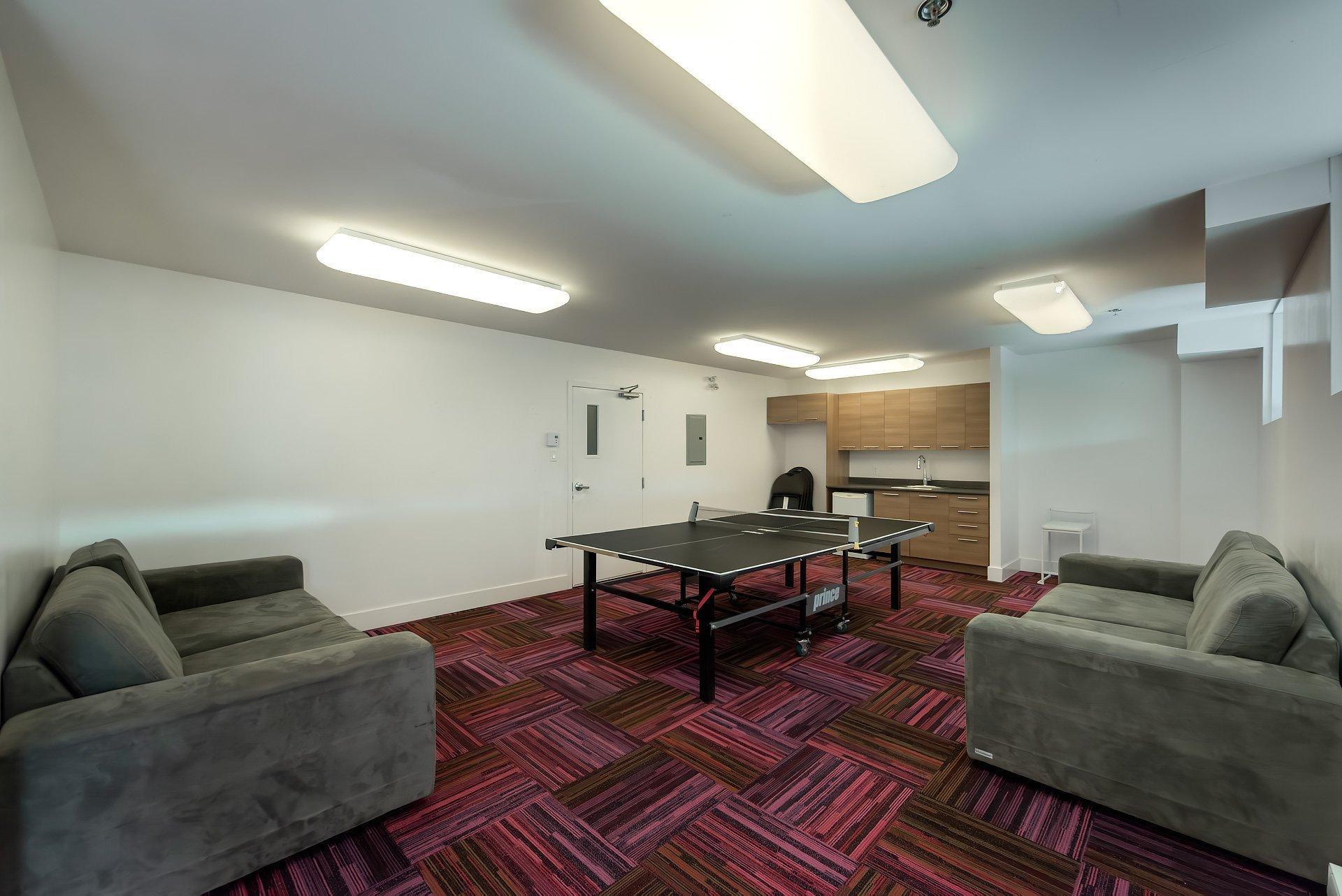 









2285


Av. Ekers

, PH404,
Mont-Royal,




QC
H3S1C6

