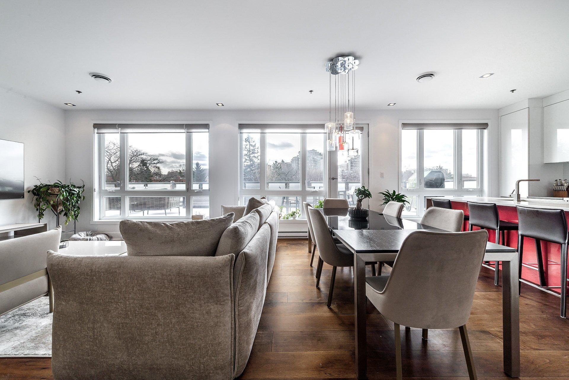 









2285


Av. Ekers

, PH404,
Mont-Royal,




QC
H3S1C6

