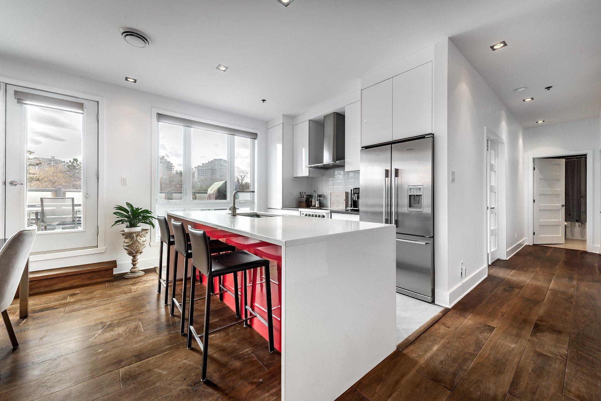 









2285


Av. Ekers

, PH404,
Mont-Royal,




QC
H3S1C6

