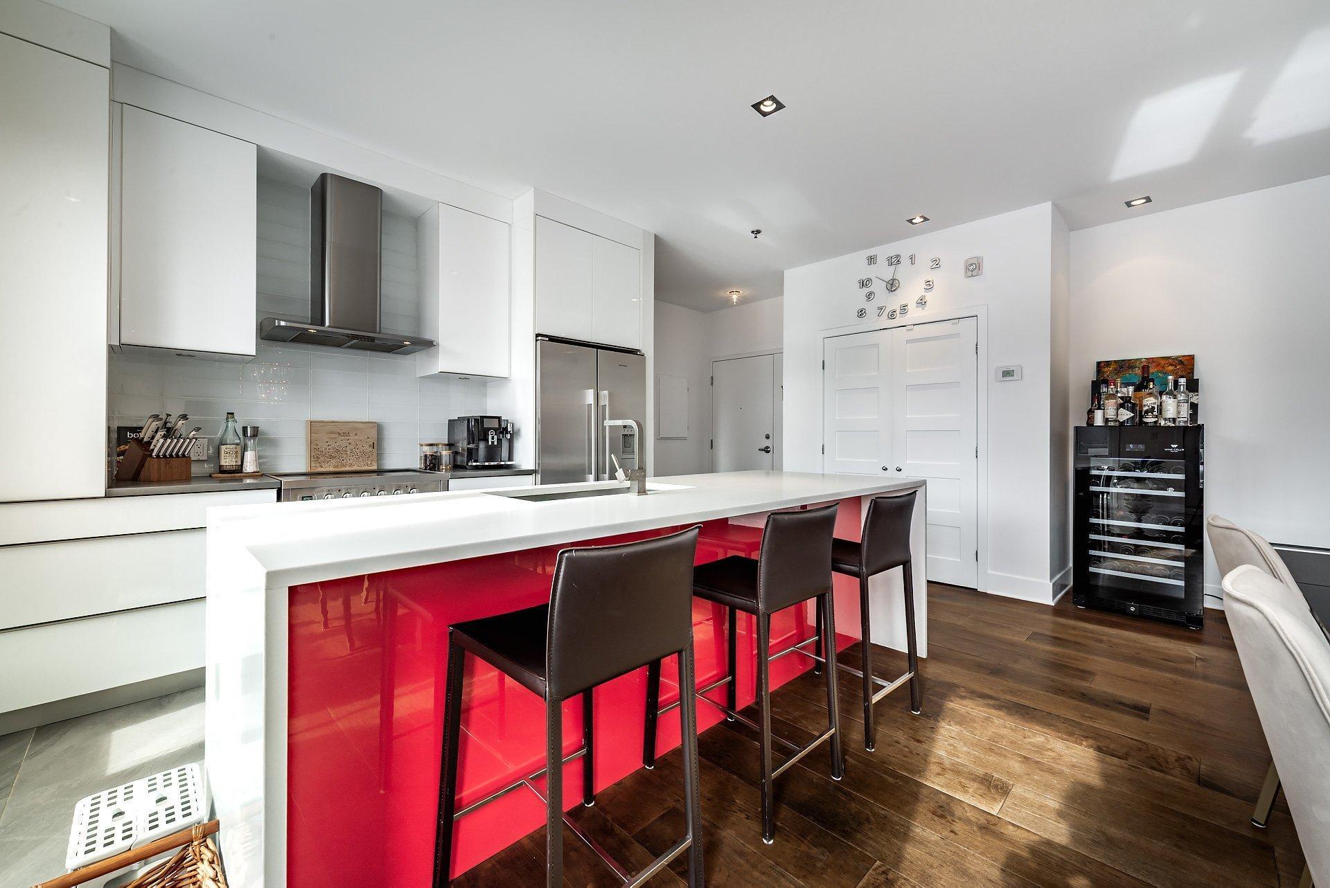 









2285


Av. Ekers

, PH404,
Mont-Royal,




QC
H3S1C6

