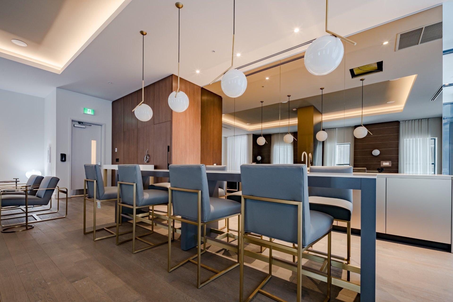 









628


Rue St-Jacques

, 1606,
Montréal (Ville-Marie),




QC
H3C0E1

