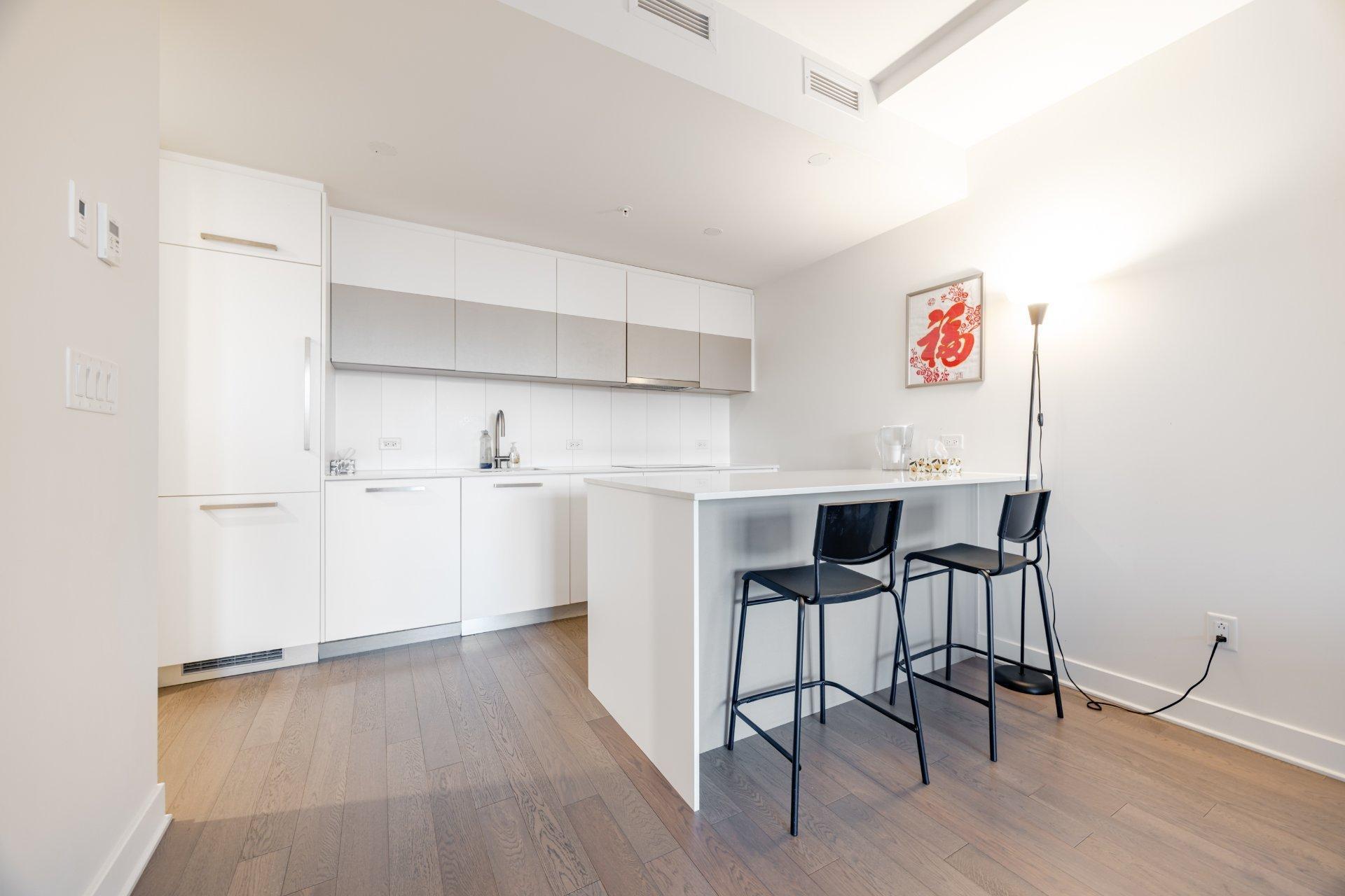 









628


Rue St-Jacques

, 1606,
Montréal (Ville-Marie),




QC
H3C0E1

