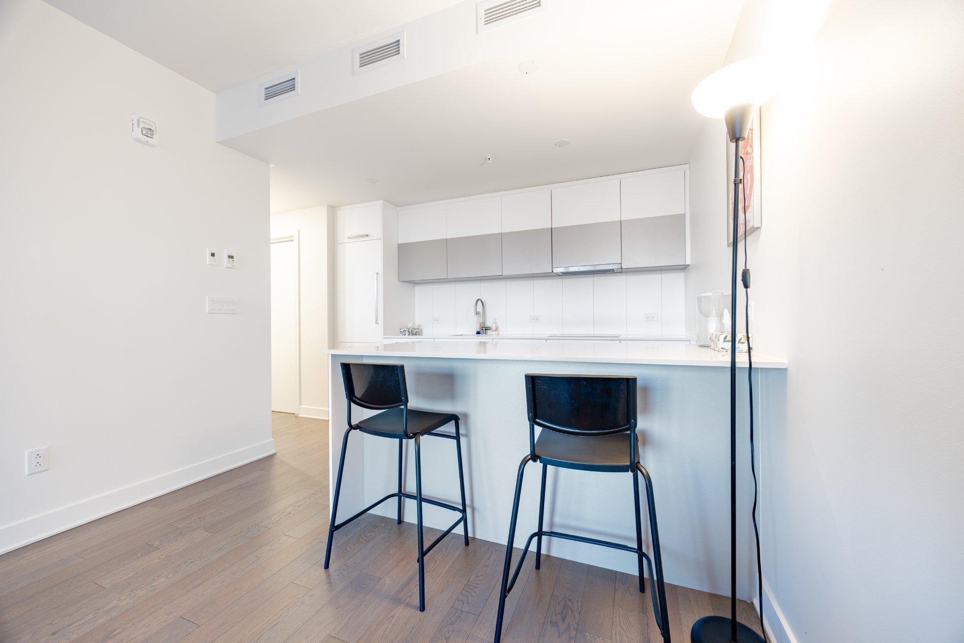 









628


Rue St-Jacques

, 1606,
Montréal (Ville-Marie),




QC
H3C0E1

