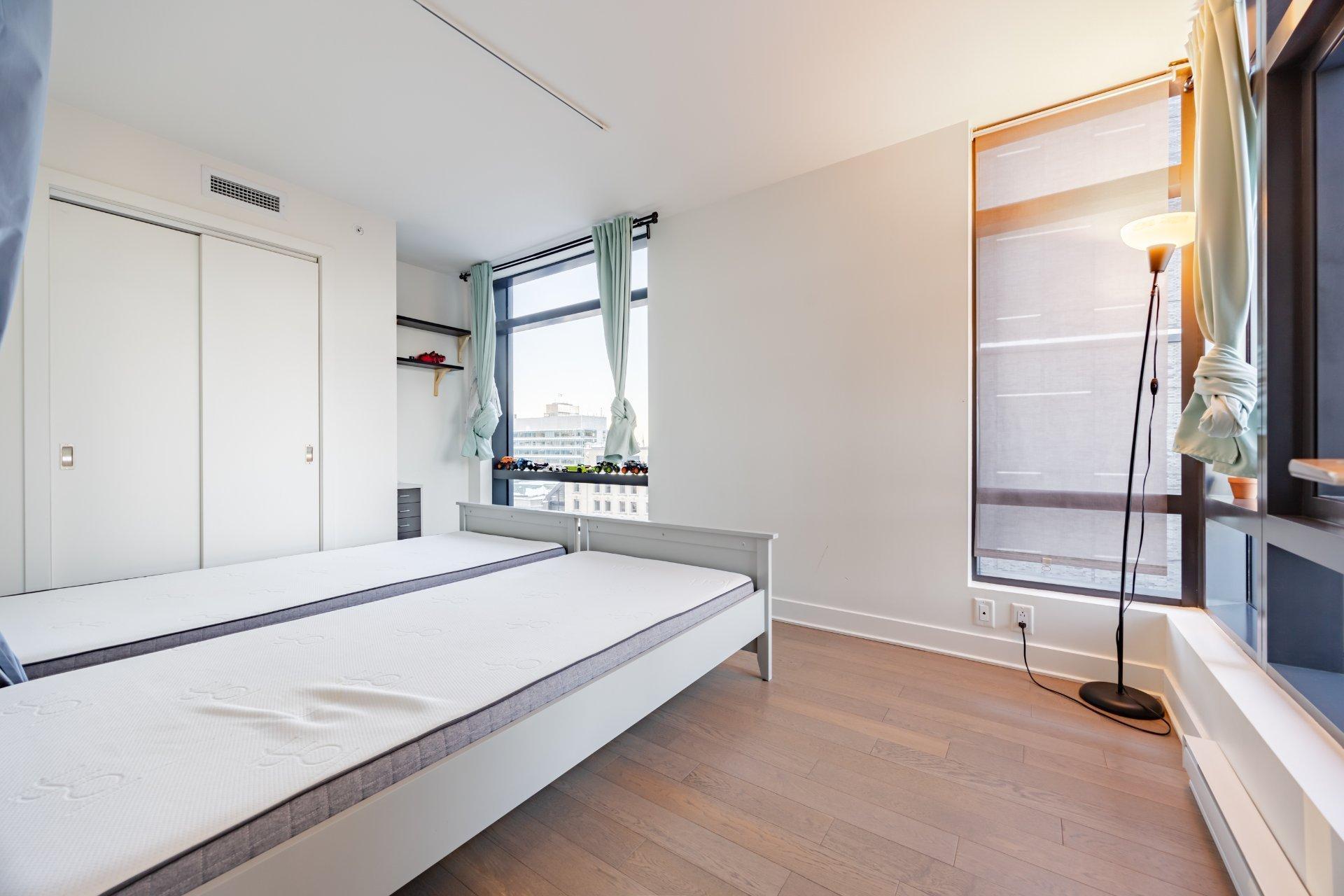 









628


Rue St-Jacques

, 1606,
Montréal (Ville-Marie),




QC
H3C0E1

