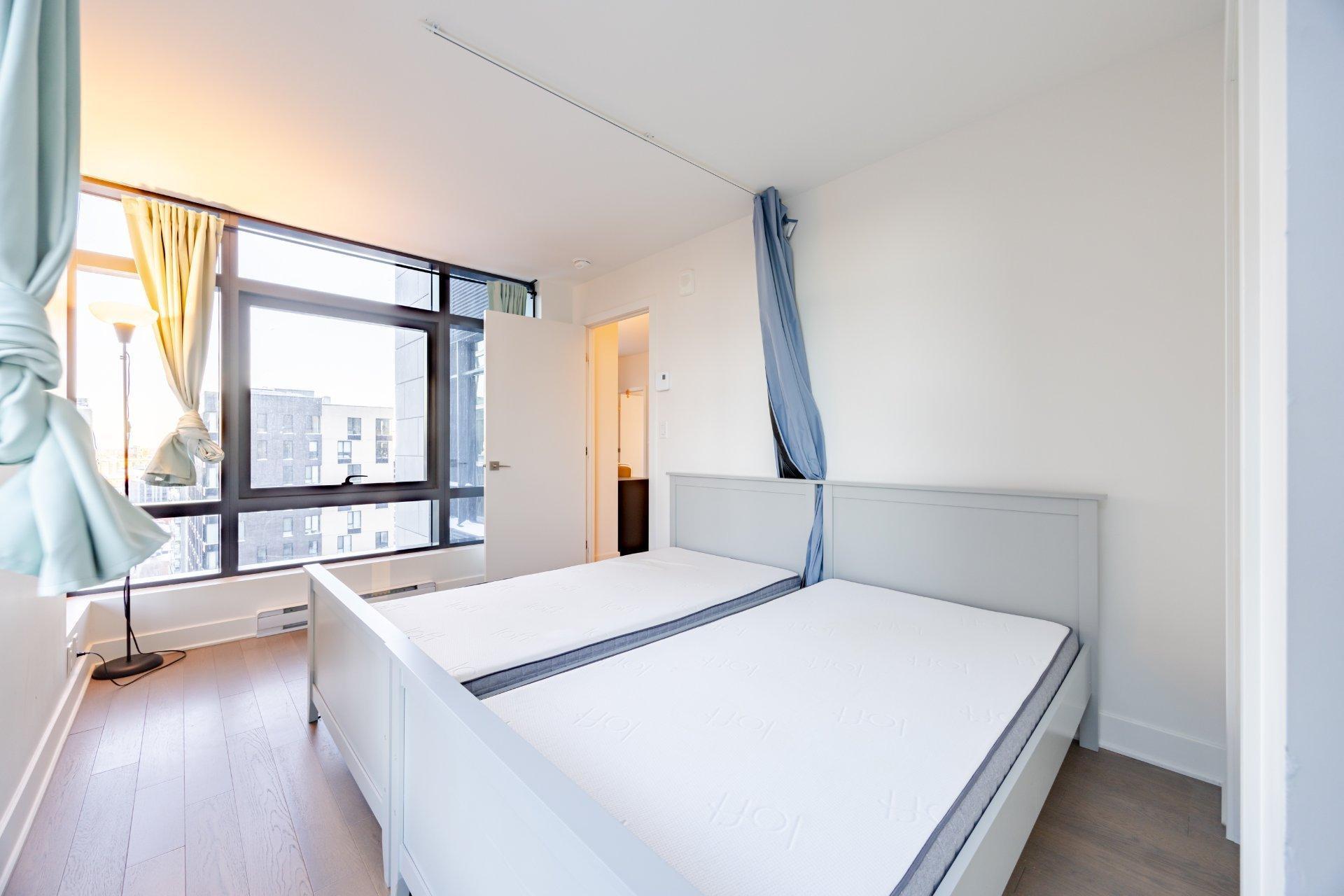 









628


Rue St-Jacques

, 1606,
Montréal (Ville-Marie),




QC
H3C0E1

