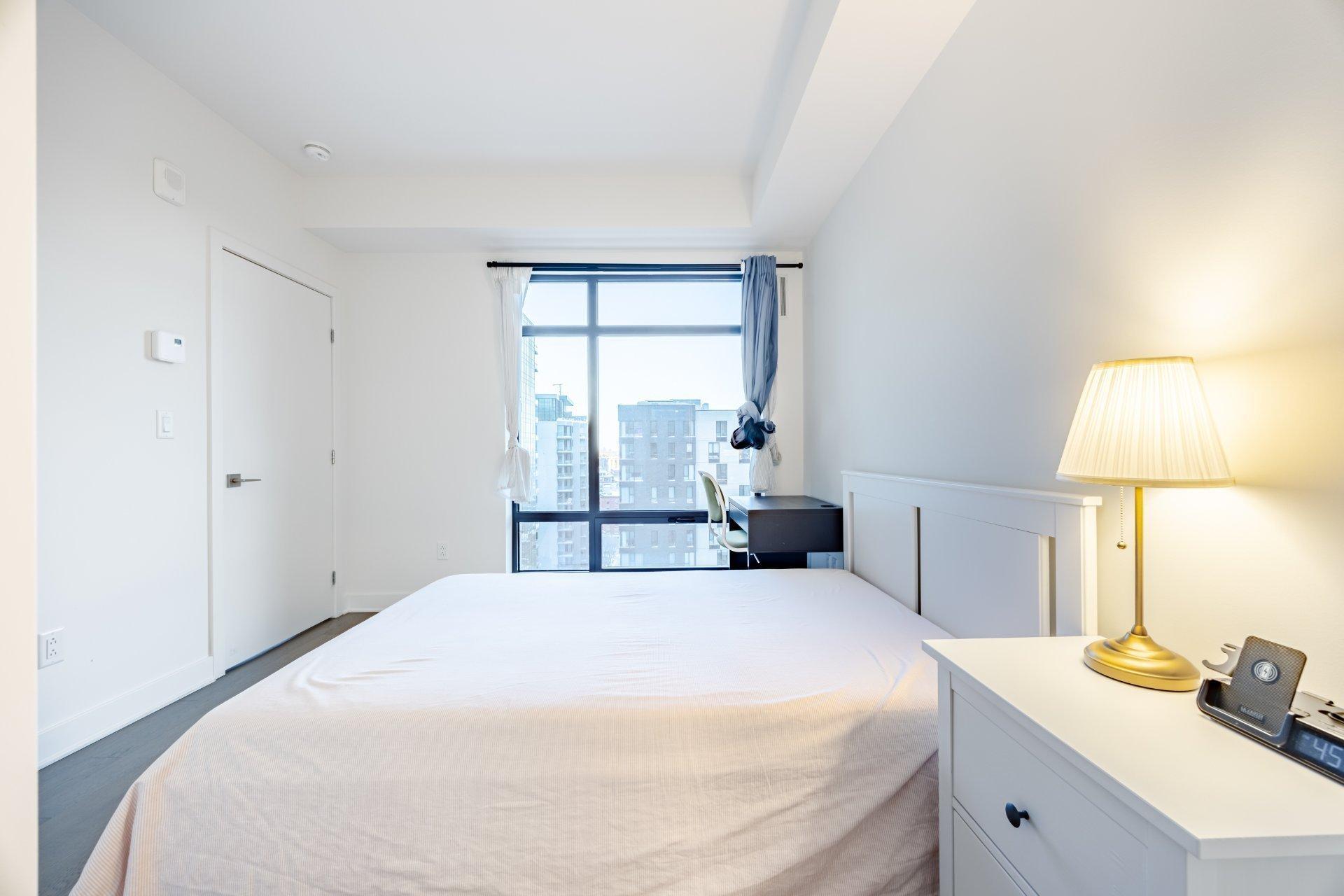 









628


Rue St-Jacques

, 1606,
Montréal (Ville-Marie),




QC
H3C0E1

