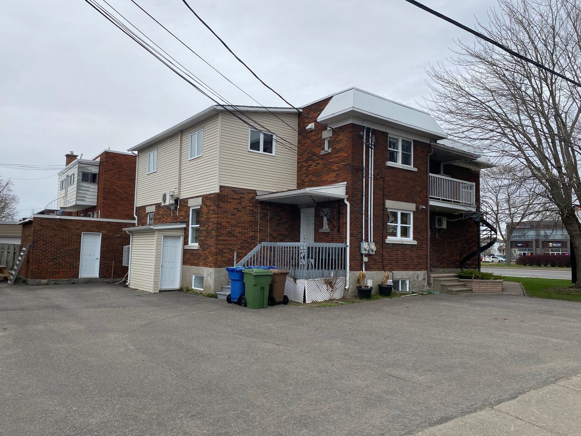 









838

 - 840


Boul. Taschereau

,
La Prairie,




QC
J5R1V9

