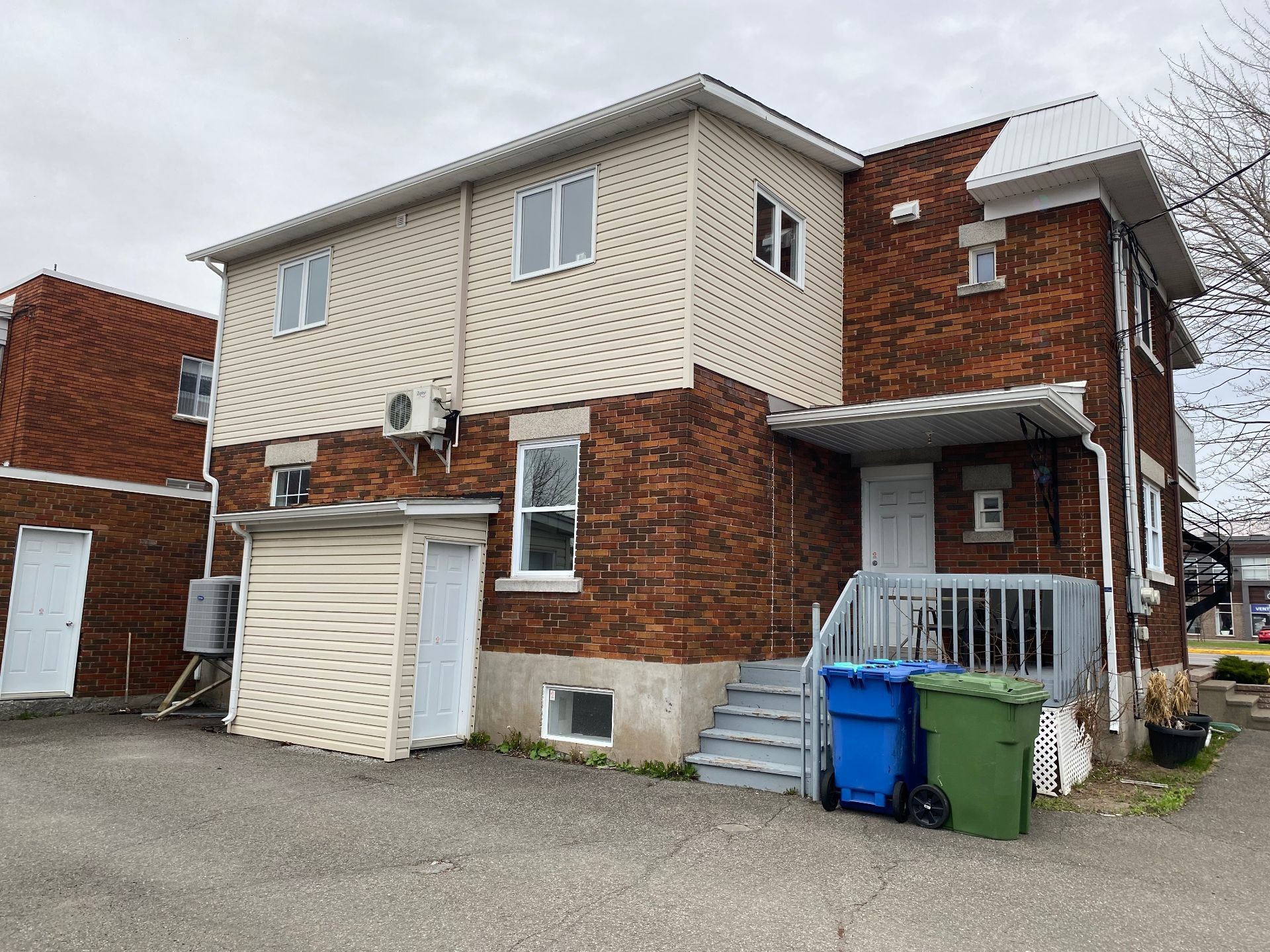 









838

 - 840


Boul. Taschereau

,
La Prairie,




QC
J5R1V9

