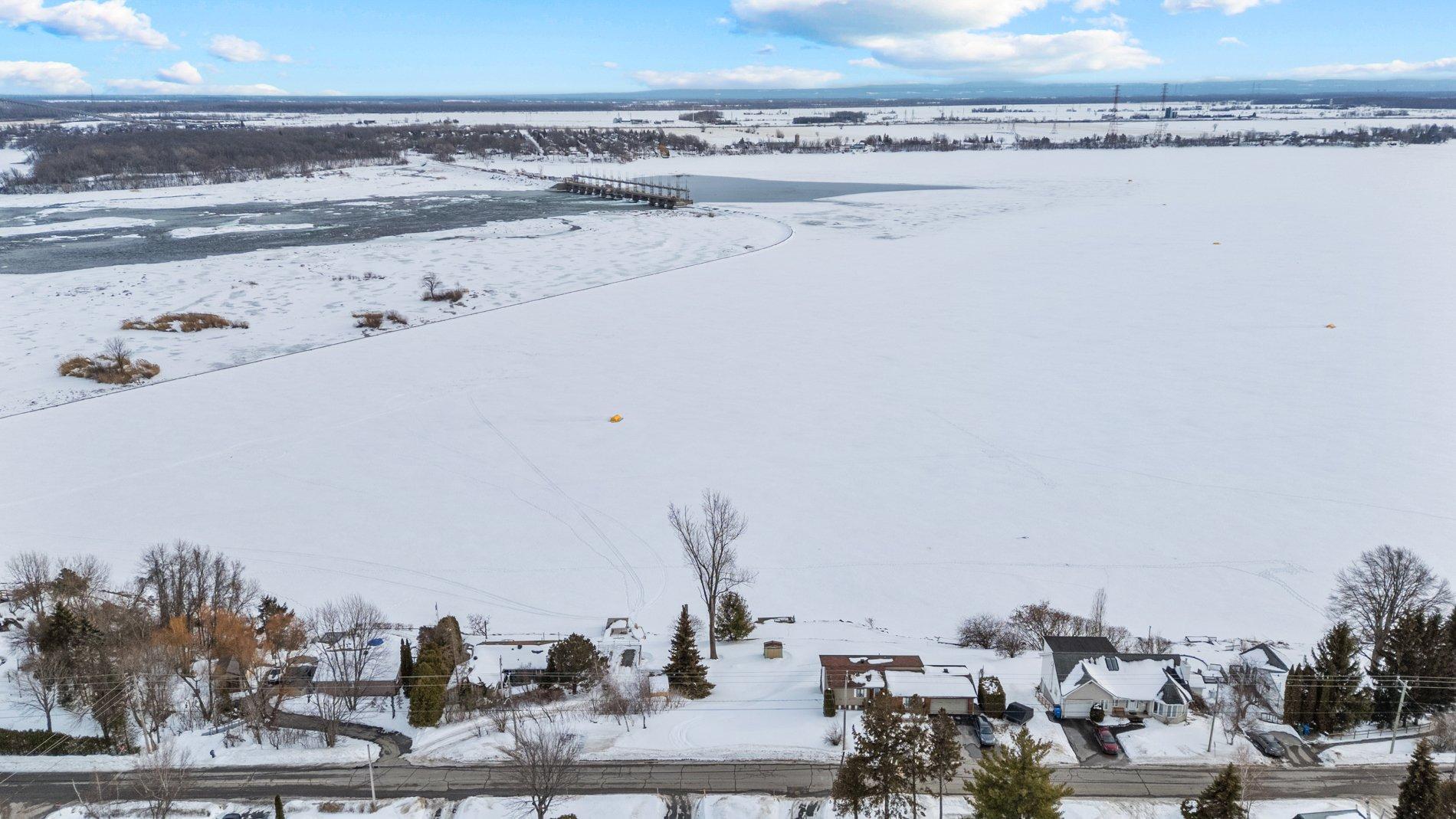 












Ch. du Fleuve

,
Pointe-des-Cascades,







QC
J0P1M0

