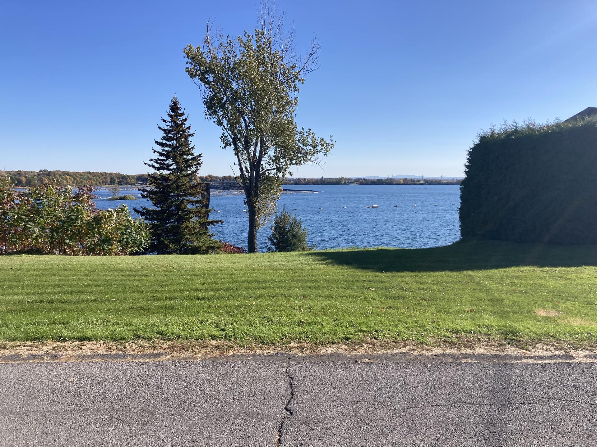 












Ch. du Fleuve

,
Pointe-des-Cascades,







QC
J0P1M0

