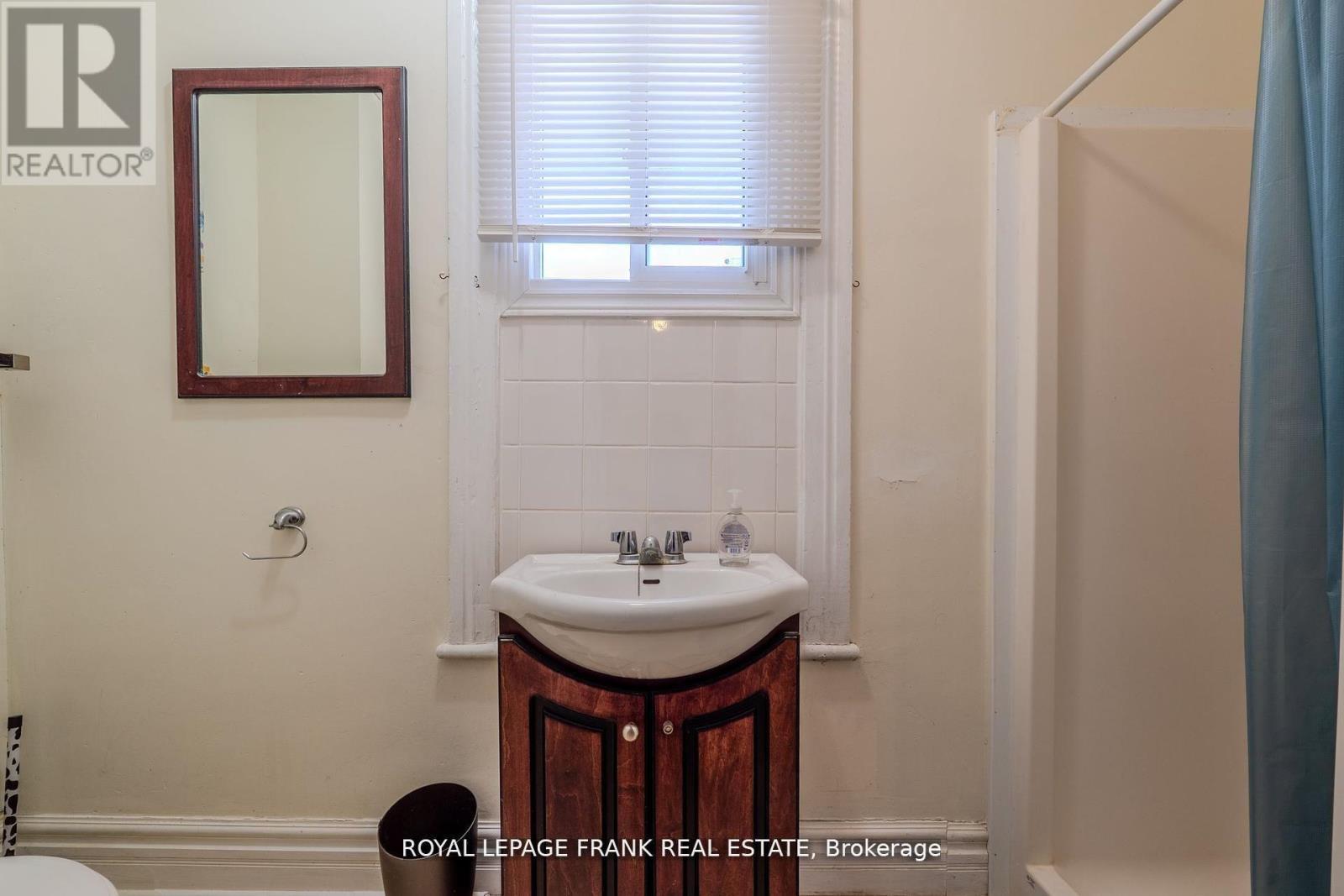 












87 DURHAM STREET W

,
Kawartha Lakes (Lindsay),




Ontario
K9V2P8

