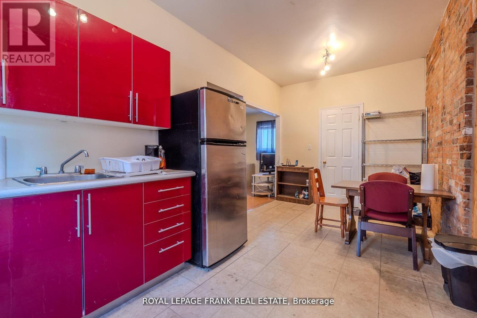 












87 DURHAM STREET W

,
Kawartha Lakes (Lindsay),




Ontario
K9V2P8

