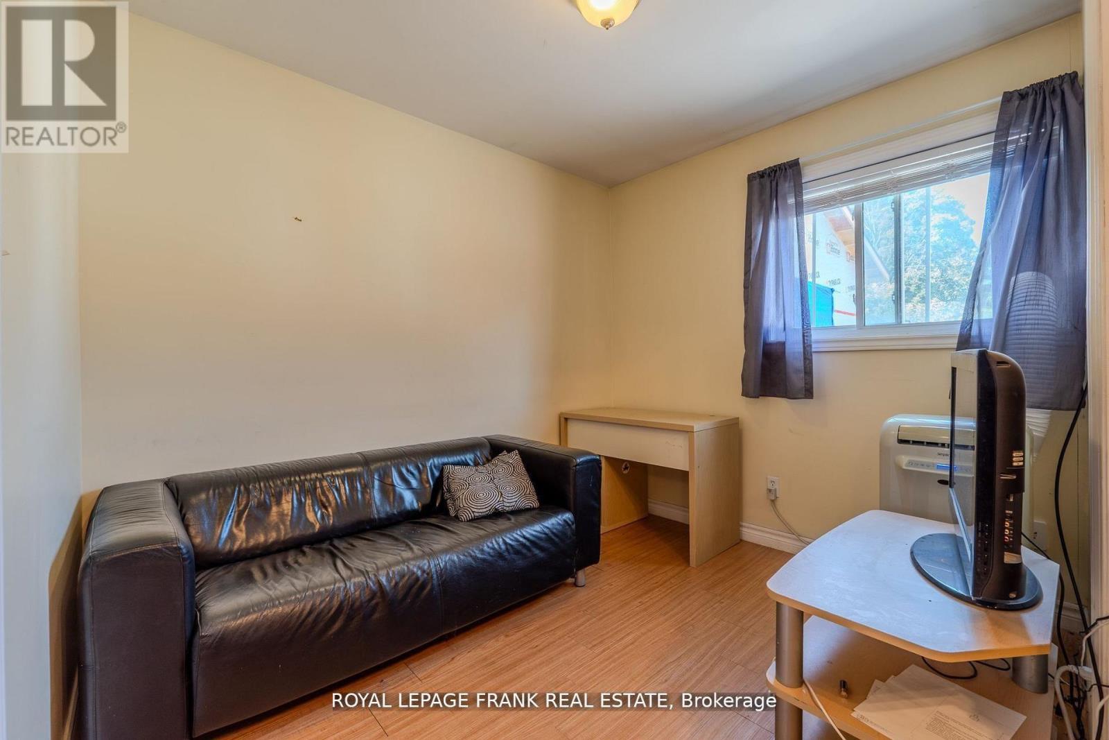 












87 DURHAM STREET W

,
Kawartha Lakes (Lindsay),




Ontario
K9V2P8

