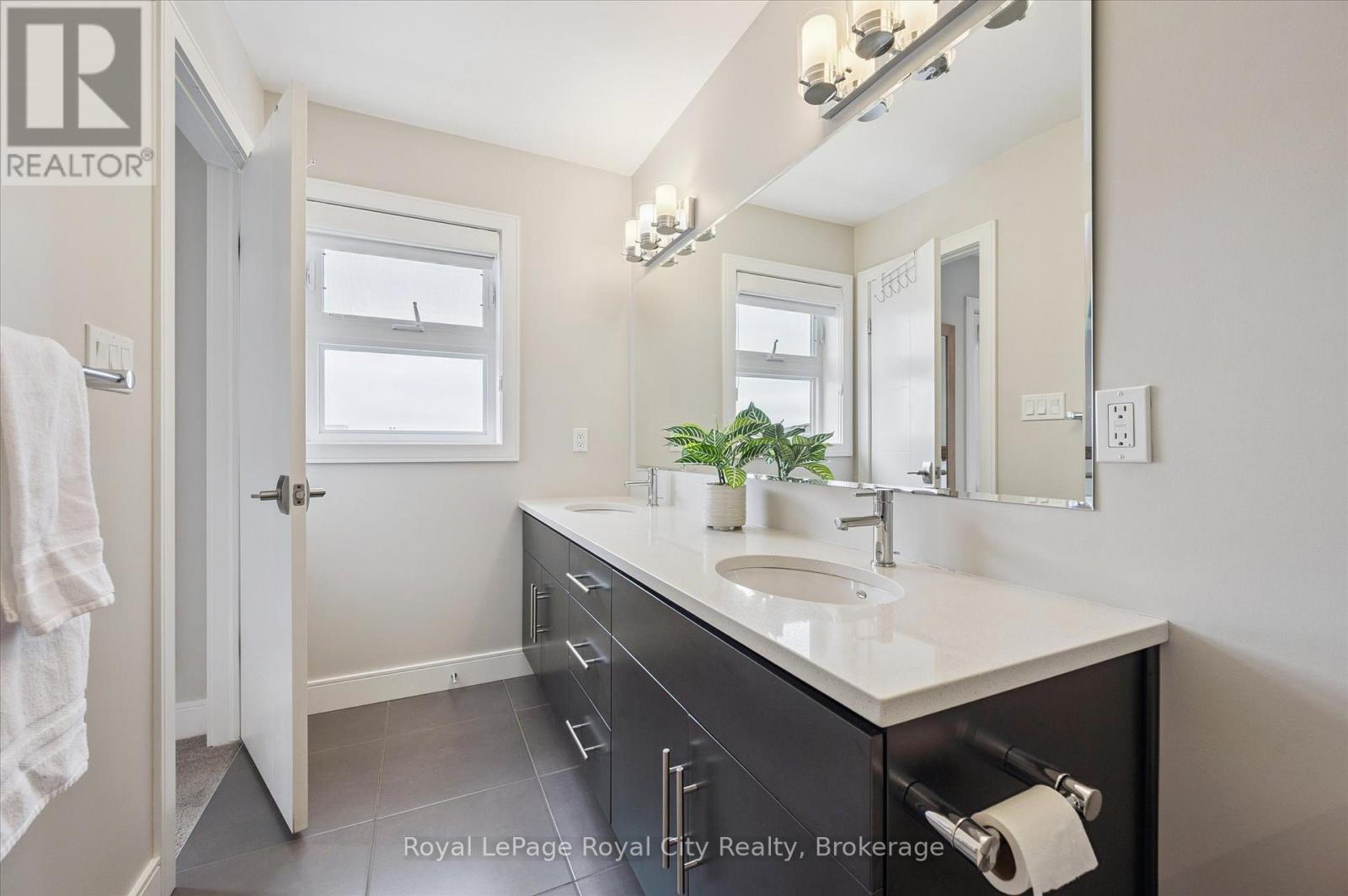 












25 - 60 ARKELL ROAD

,
Guelph (Kortright East),




Ontario
N1L0N7

