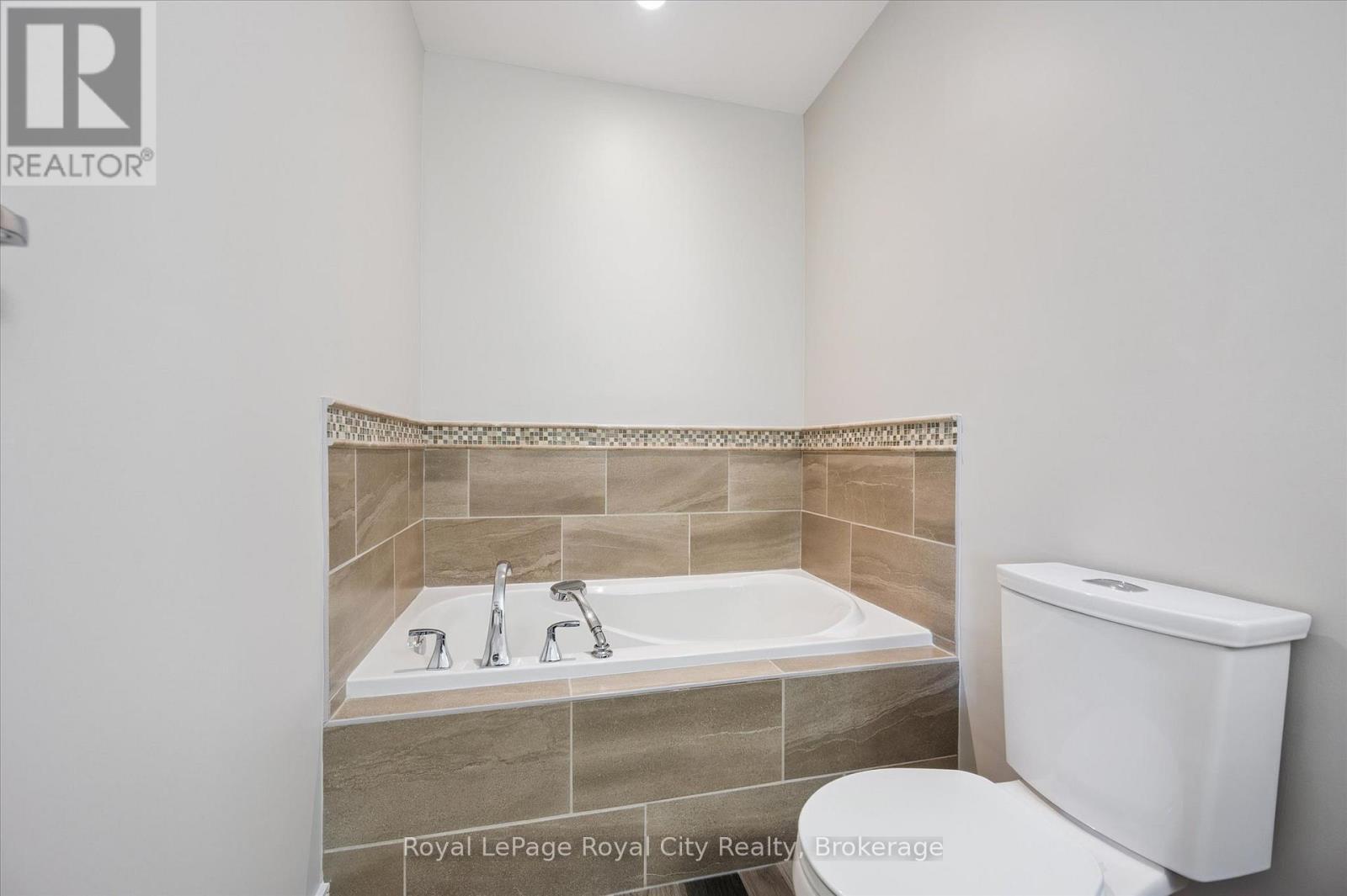 












25 - 60 ARKELL ROAD

,
Guelph (Kortright East),




Ontario
N1L0N7

