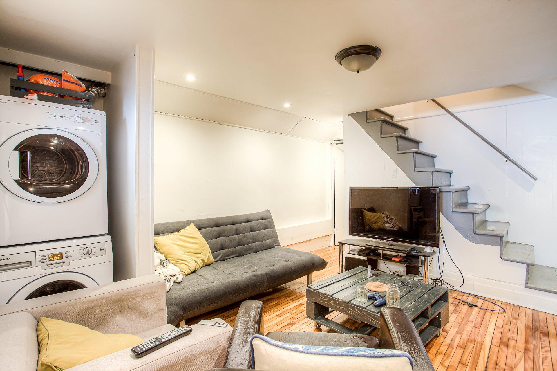 









4855


Av. des Érables

, 1,
Montréal (Le Plateau-Mont-Royal),




QC
H2J3L4

