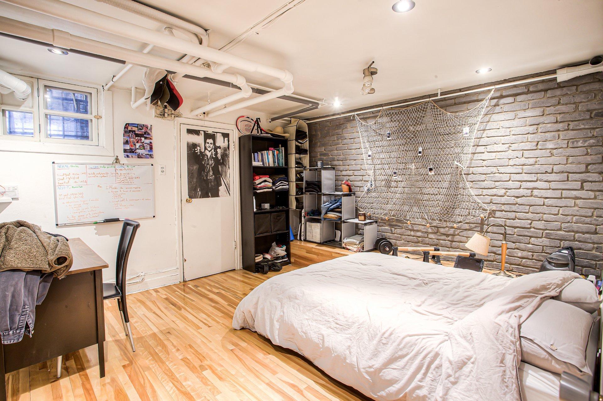 









4855


Av. des Érables

, 1,
Montréal (Le Plateau-Mont-Royal),




QC
H2J3L4

