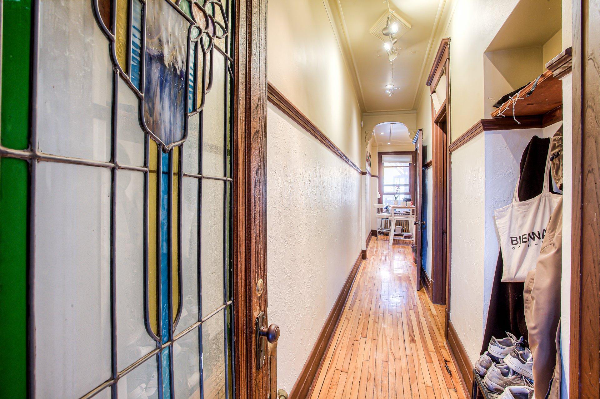 









4855


Av. des Érables

, 1,
Montréal (Le Plateau-Mont-Royal),




QC
H2J3L4

