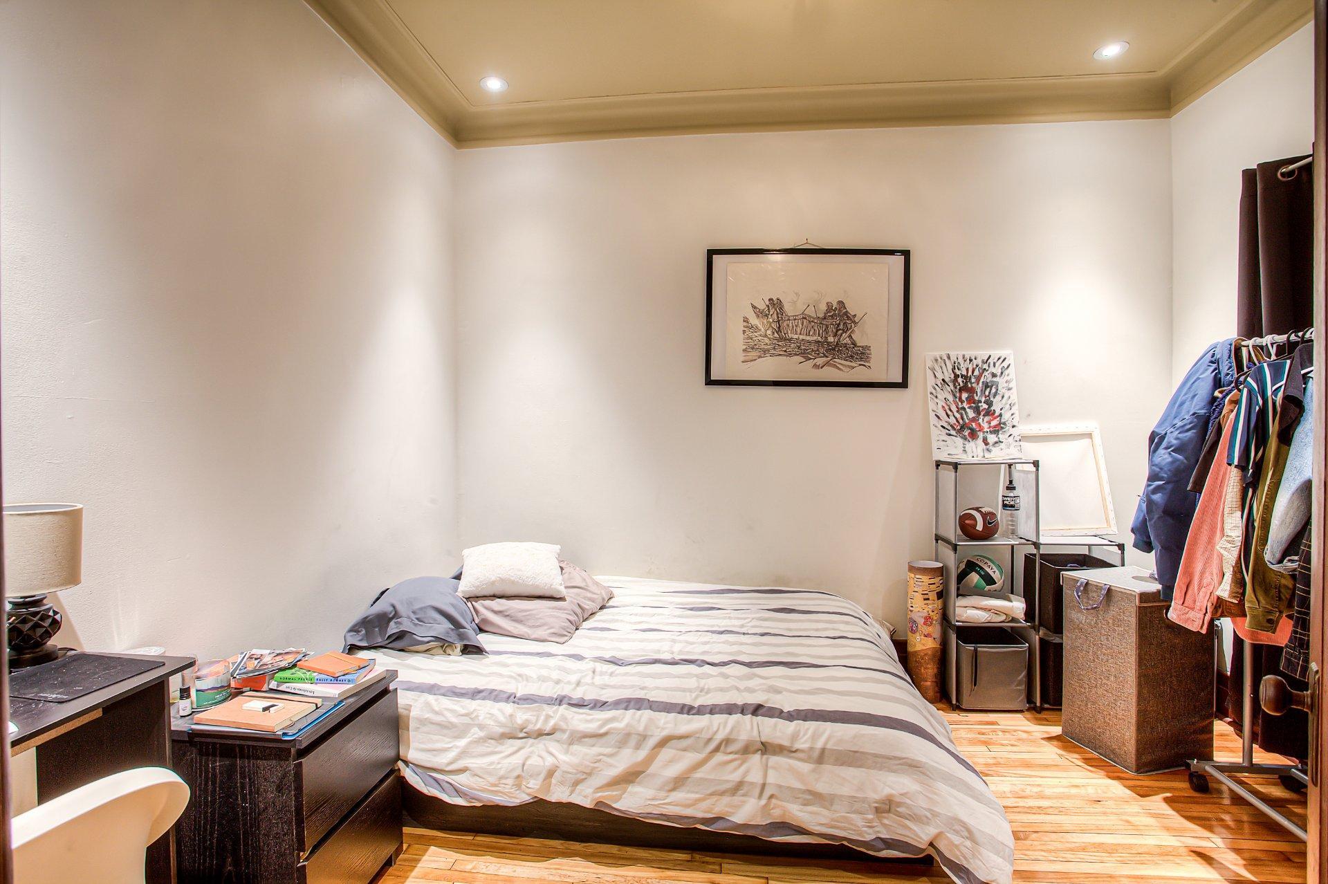 









4855


Av. des Érables

, 1,
Montréal (Le Plateau-Mont-Royal),




QC
H2J3L4

