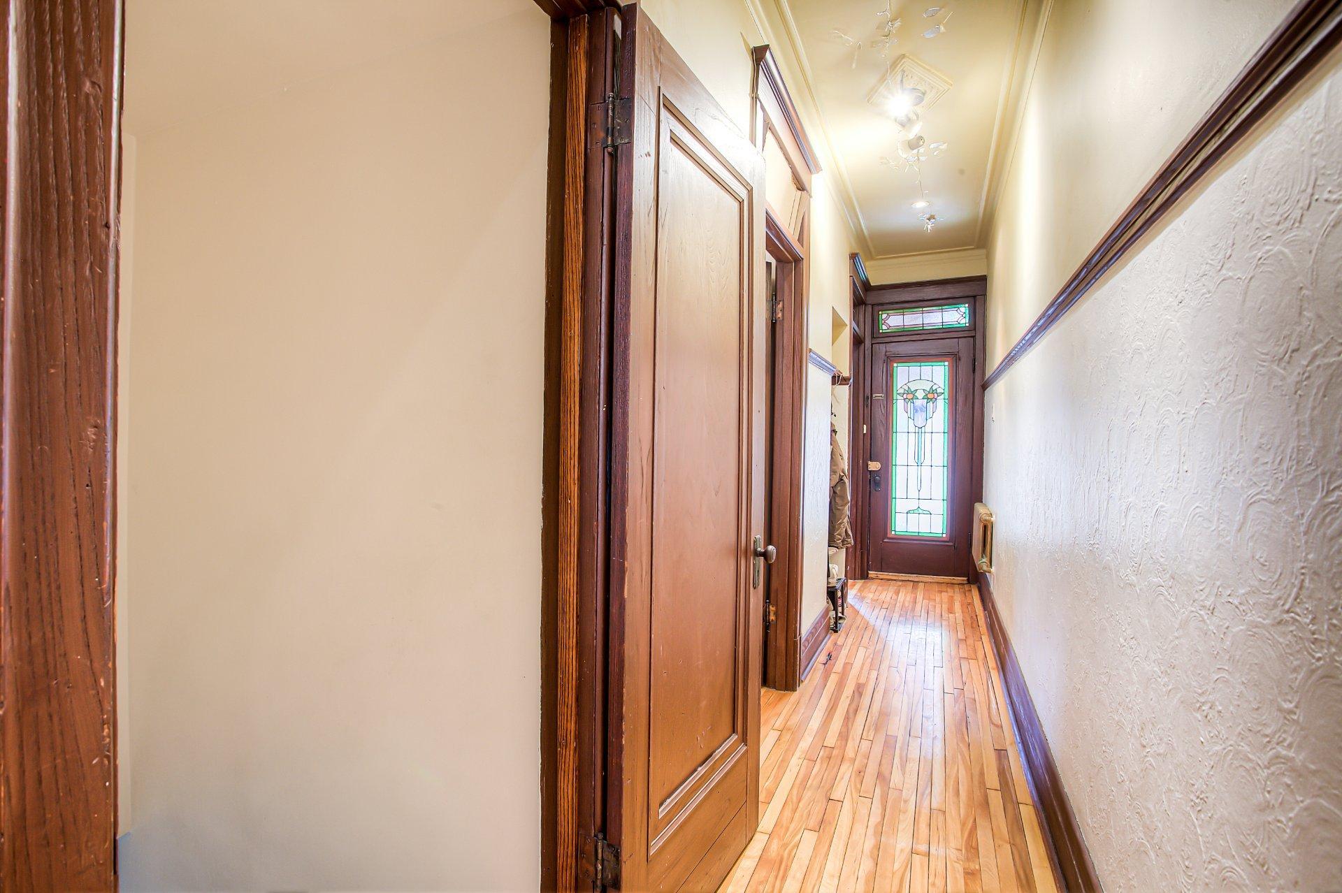 









4855


Av. des Érables

, 1,
Montréal (Le Plateau-Mont-Royal),




QC
H2J3L4

