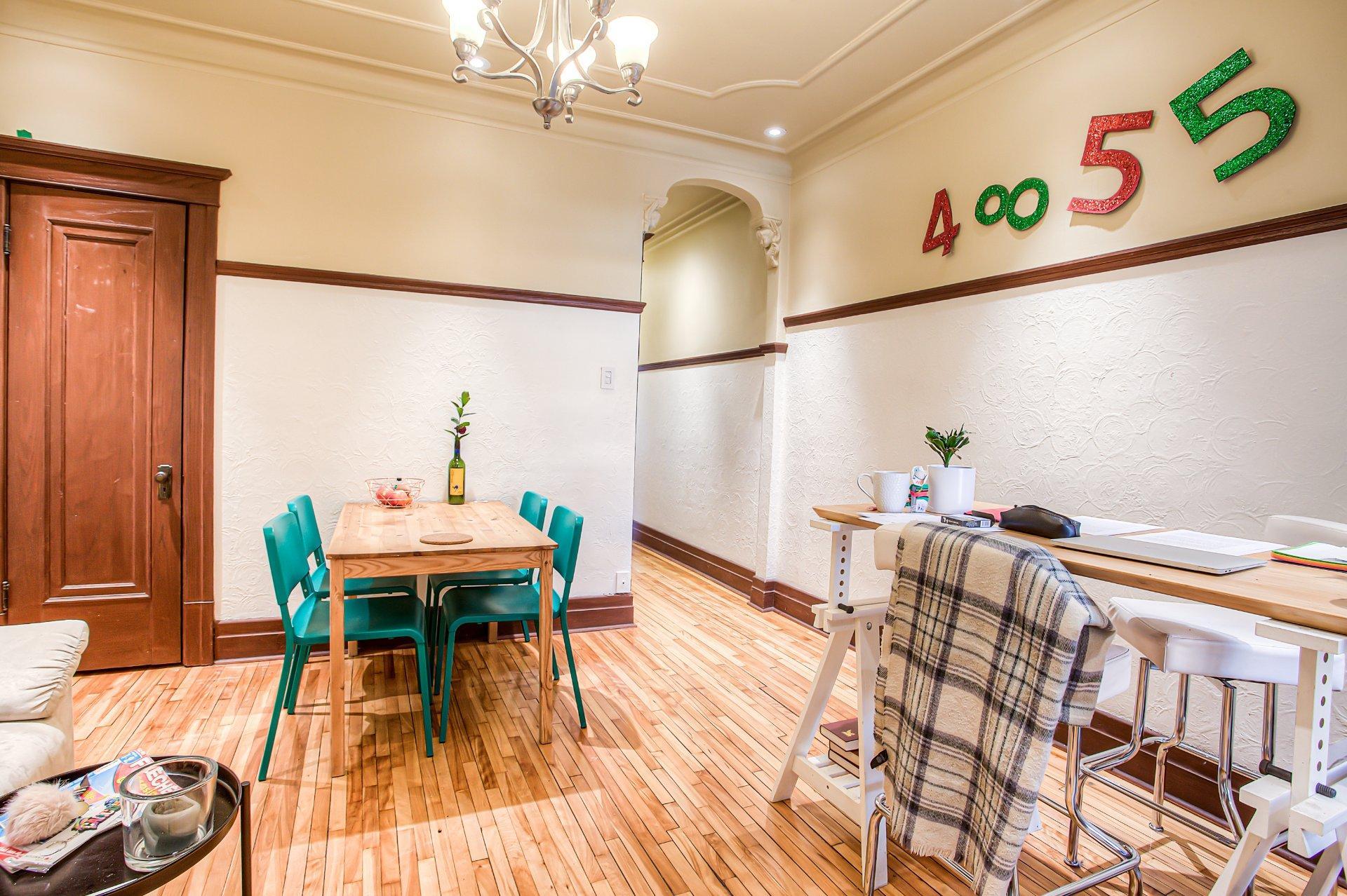 









4855


Av. des Érables

, 1,
Montréal (Le Plateau-Mont-Royal),




QC
H2J3L4

