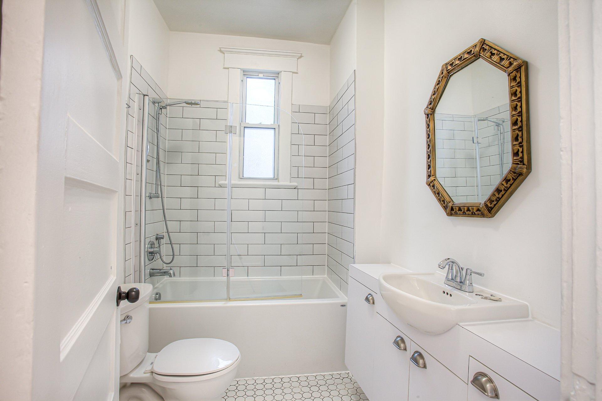 









2135


Boul. Édouard-Montpetit

, 6,
Montréal (Côte-des-Neiges/Notre-Dame-de-Grâce),




QC
H3T1J3

